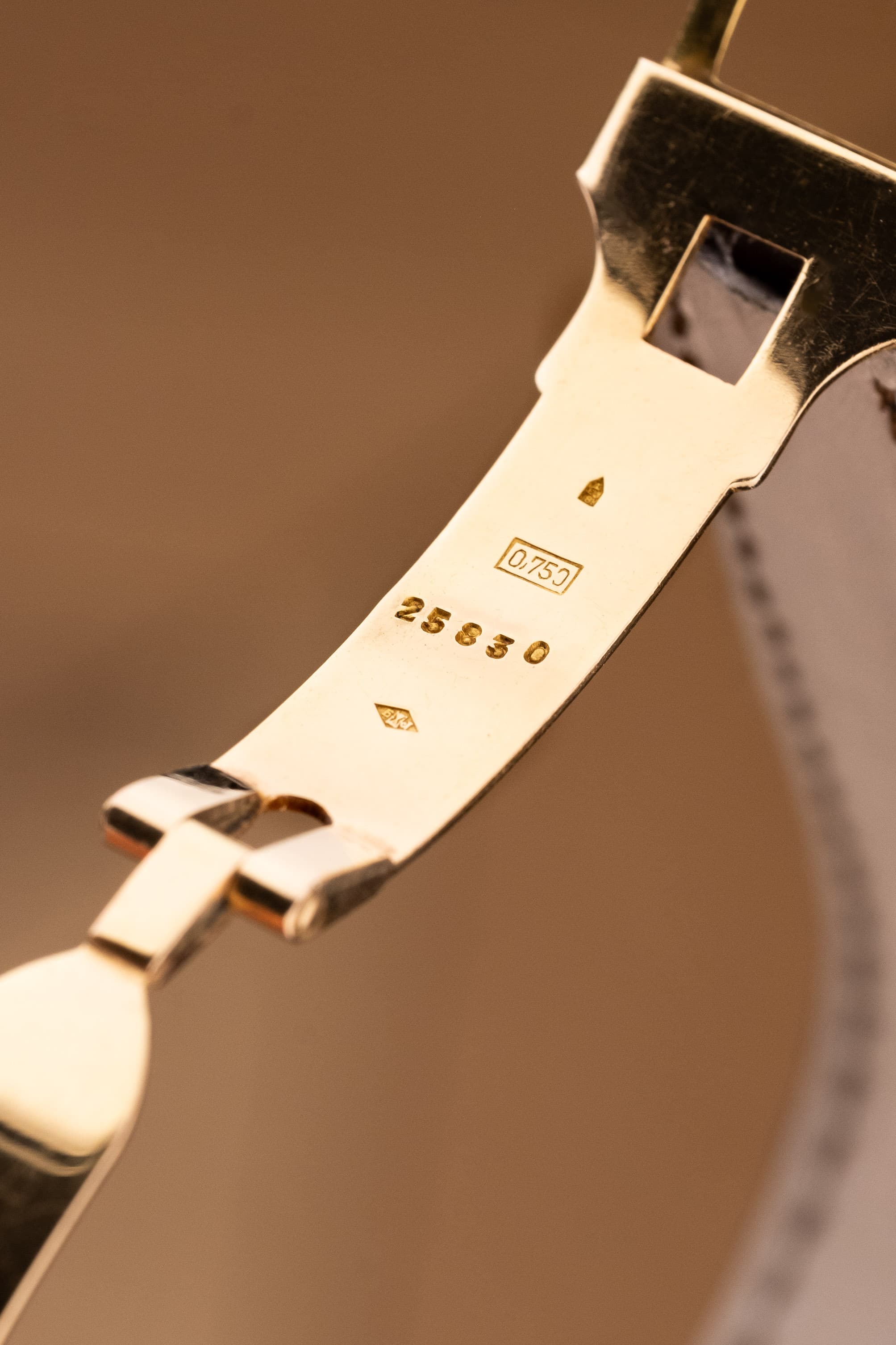 8URX Cartier « Tank Fabergé/Square Incurvée PARIS » réf. 78101 en or jaune, circa 1973 - Buckle Inside