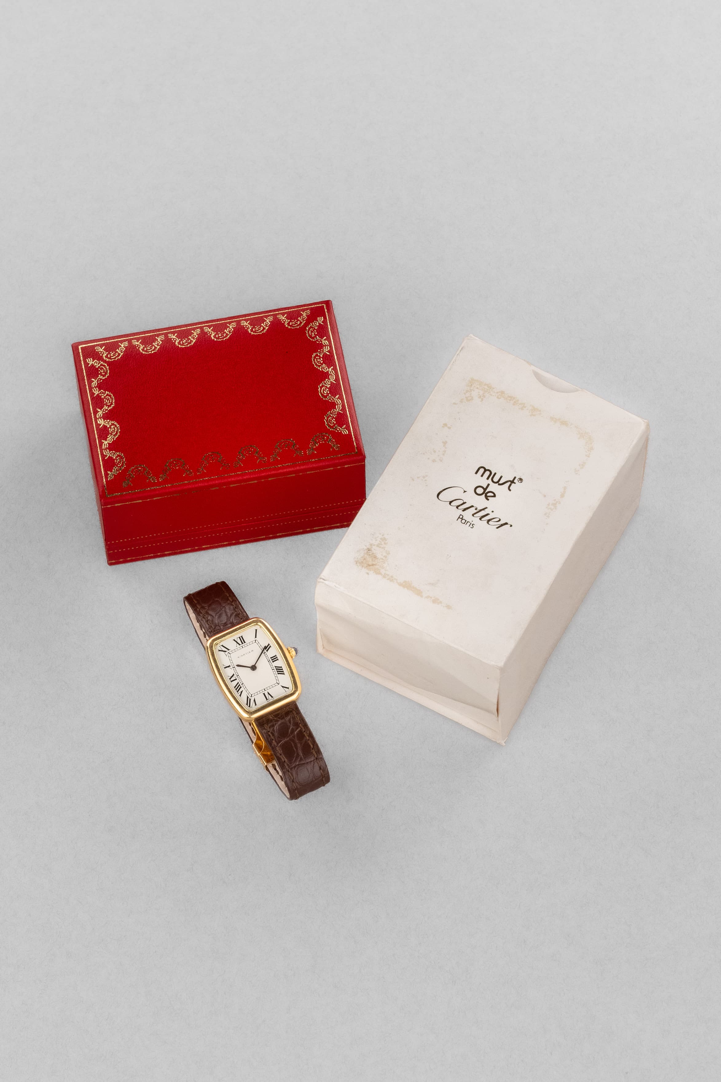 8URX Cartier « Tank Fabergé/Square Incurvée PARIS » réf. 78101 en or jaune, circa 1973 - Set