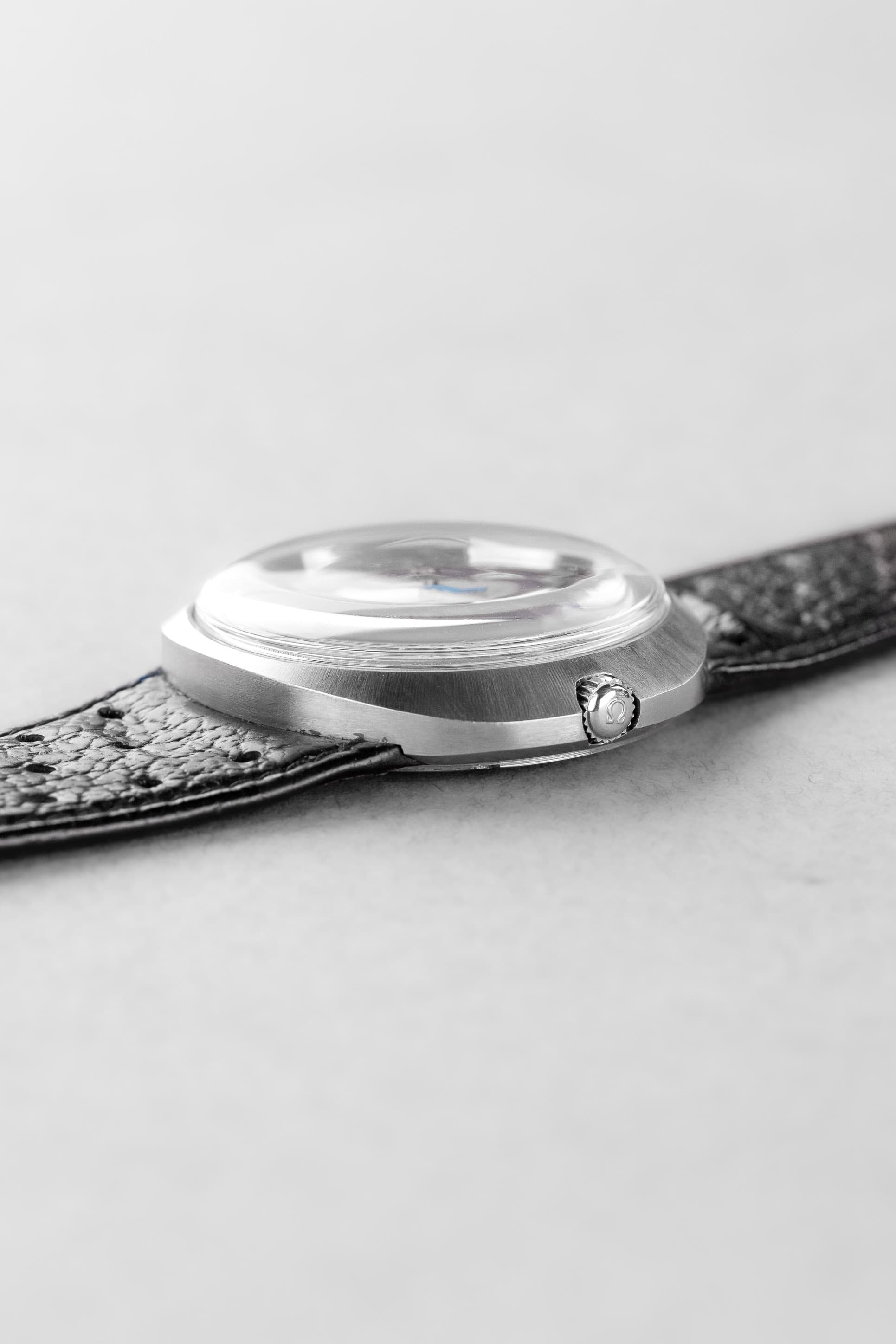 PT6P Omega Dynamic Automatic « Jumbo » réf. 166.0039 – N.O.S. - Right side