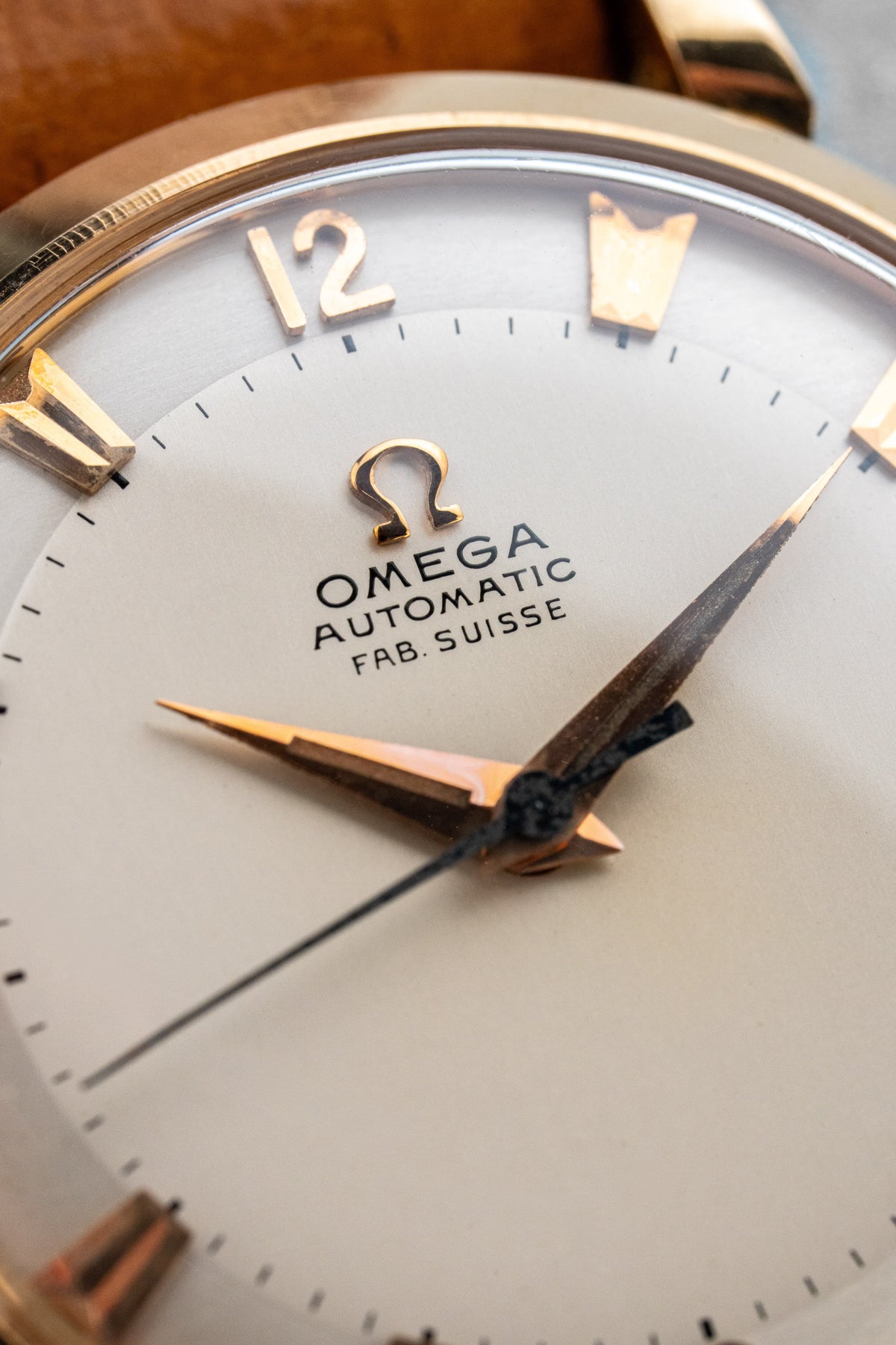 AYSF Superb Omega “Fab. Suisse” Automatic in Rose Gold, circa 1953 – N.O.S. - Dial