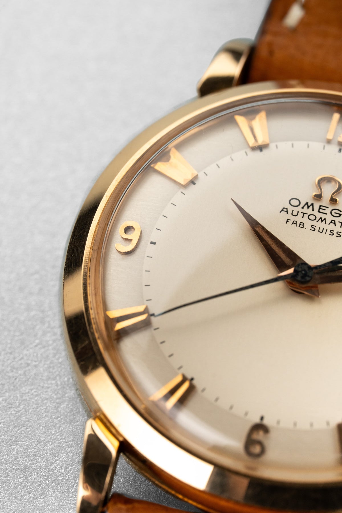 AYSF Superb Omega “Fab. Suisse” Automatic in Rose Gold, circa 1953 – N.O.S. - Dial