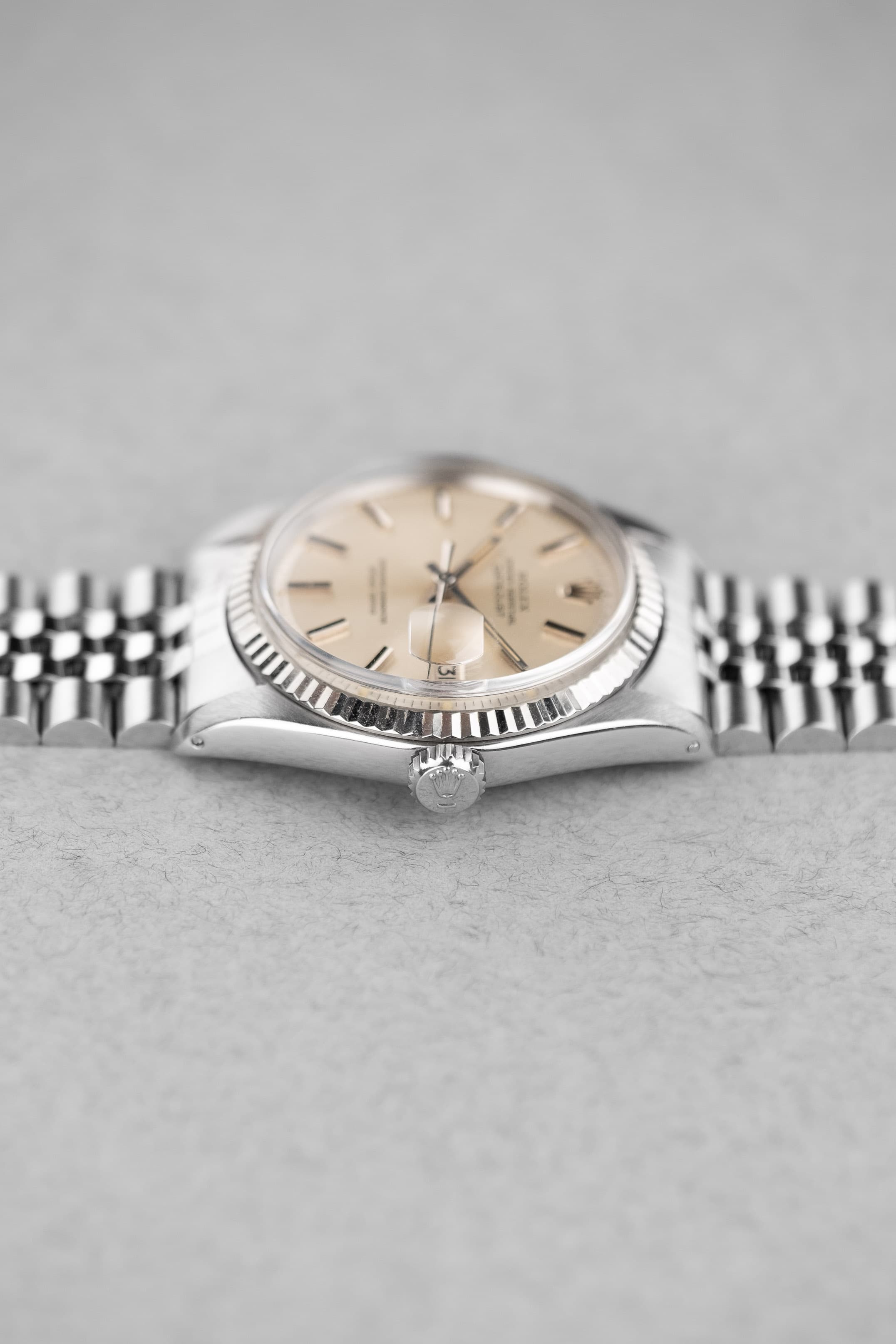 B8SG Rolex Datejust 1601 de 1971 – Superbe et Full Set - Right side