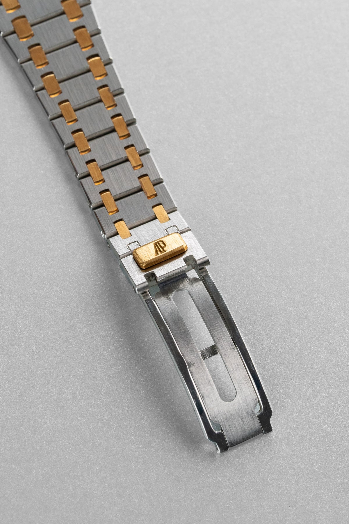 BP5B Audemars Piguet Royal Oak 型號 56303SA 不鏽鋼與黃金腕錶，1999 年——Full Set & 全新品相 - 錶扣外側