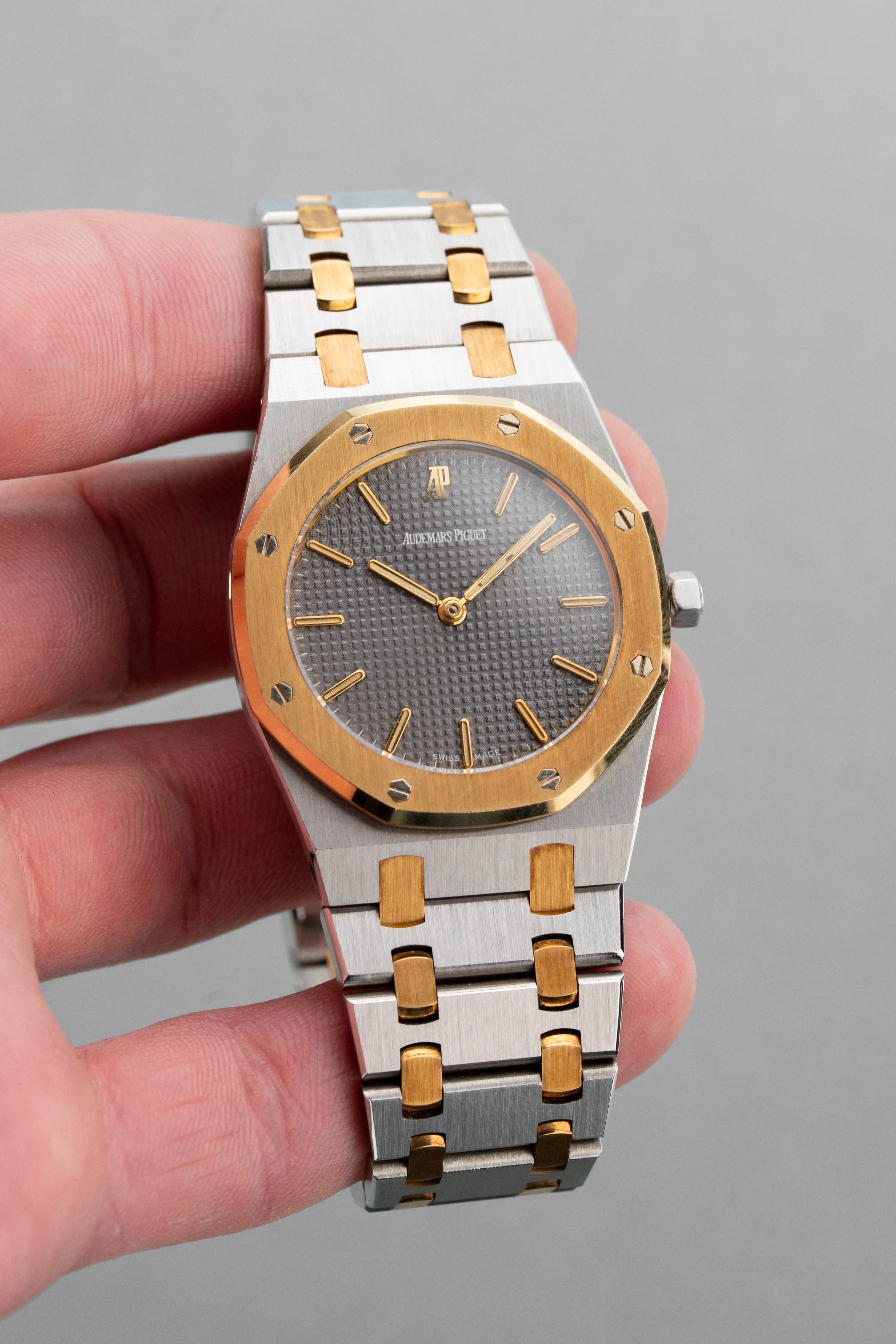 BP5B Audemars Piguet Royal Oak ref. 56303SA из стали и жёлтого золота, 1999 г. — Full Set и состояние нового - Lifestyle