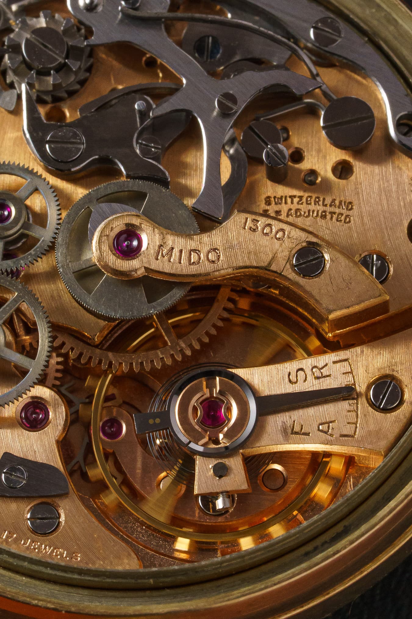 C9AB Rarissime Mido Multi-Centerchrono en or massif 14 carats, circa 1945 - Feature