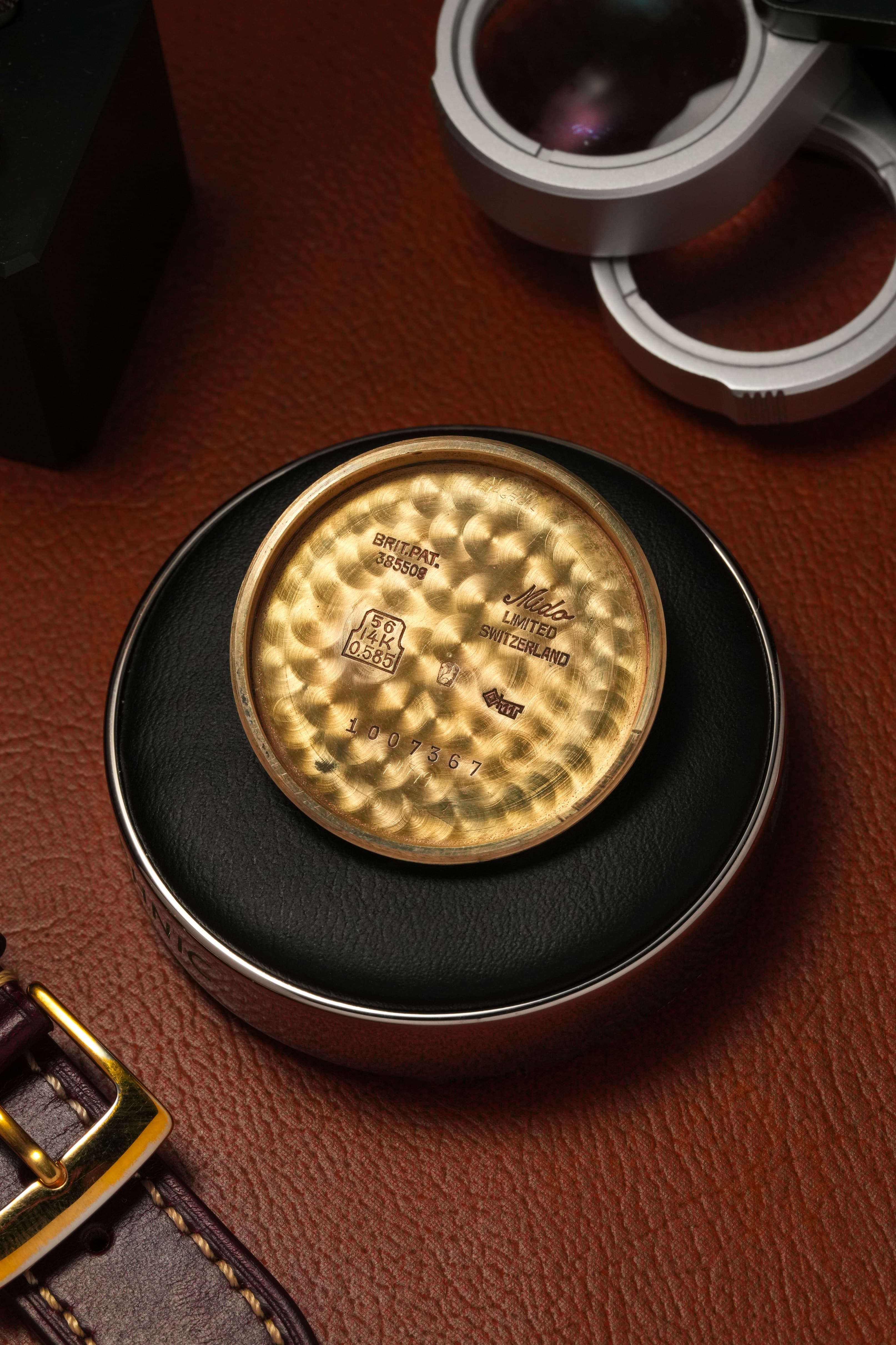 C9AB Rarissime Mido Multi-Centerchrono en or massif 14 carats, circa 1945 - Inside case back