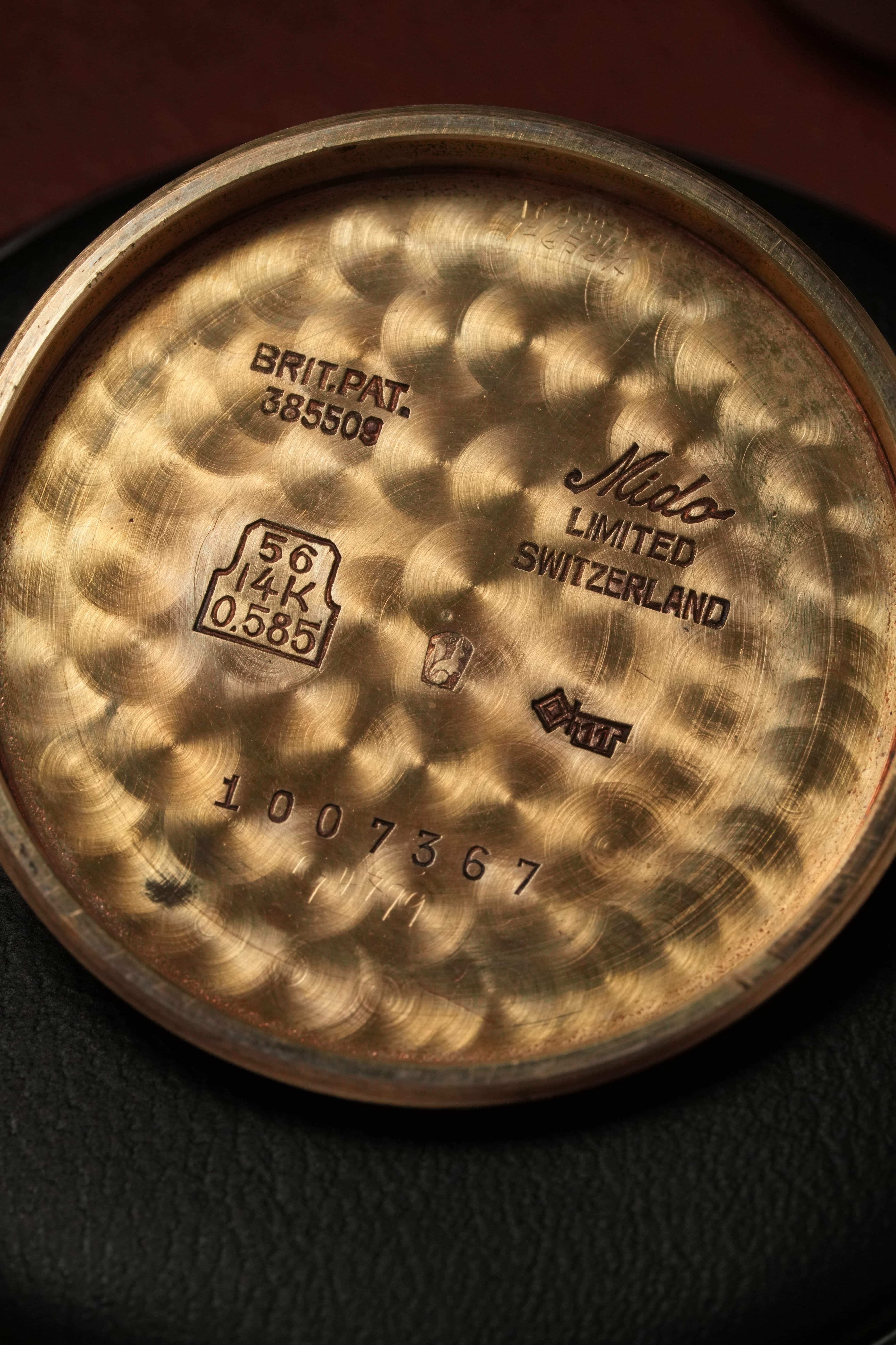 C9AB Rarissime Mido Multi-Centerchrono en or massif 14 carats, circa 1945 - Inside case back