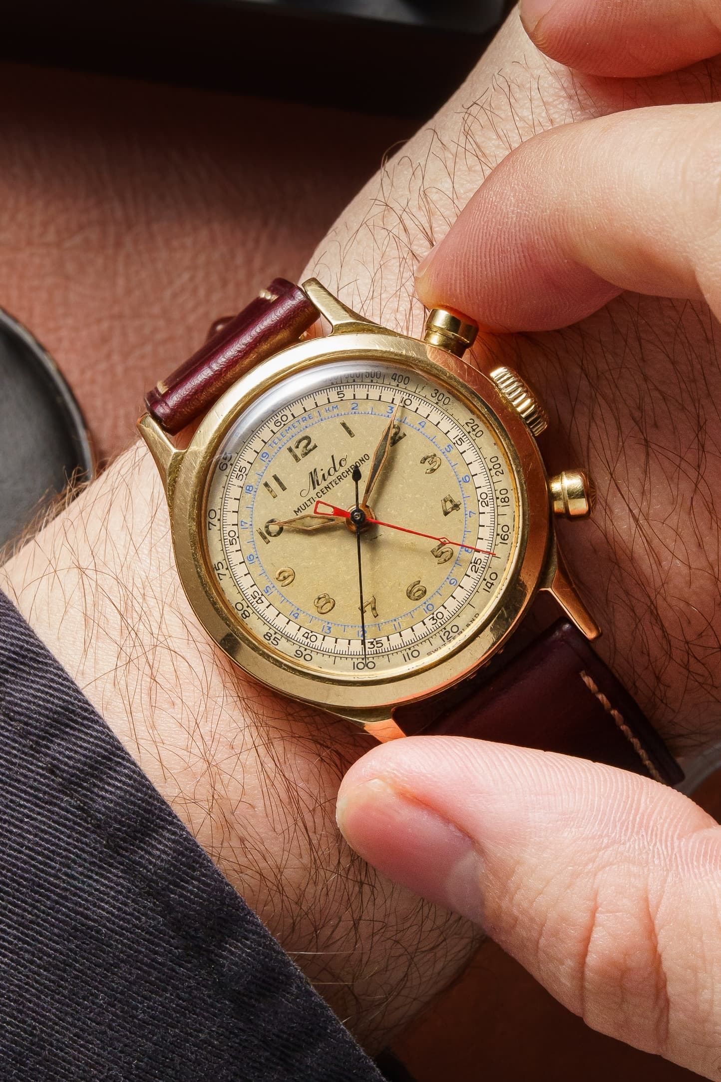 C9AB Rarissime Mido Multi-Centerchrono en or massif 14 carats, circa 1945 - Wristshot