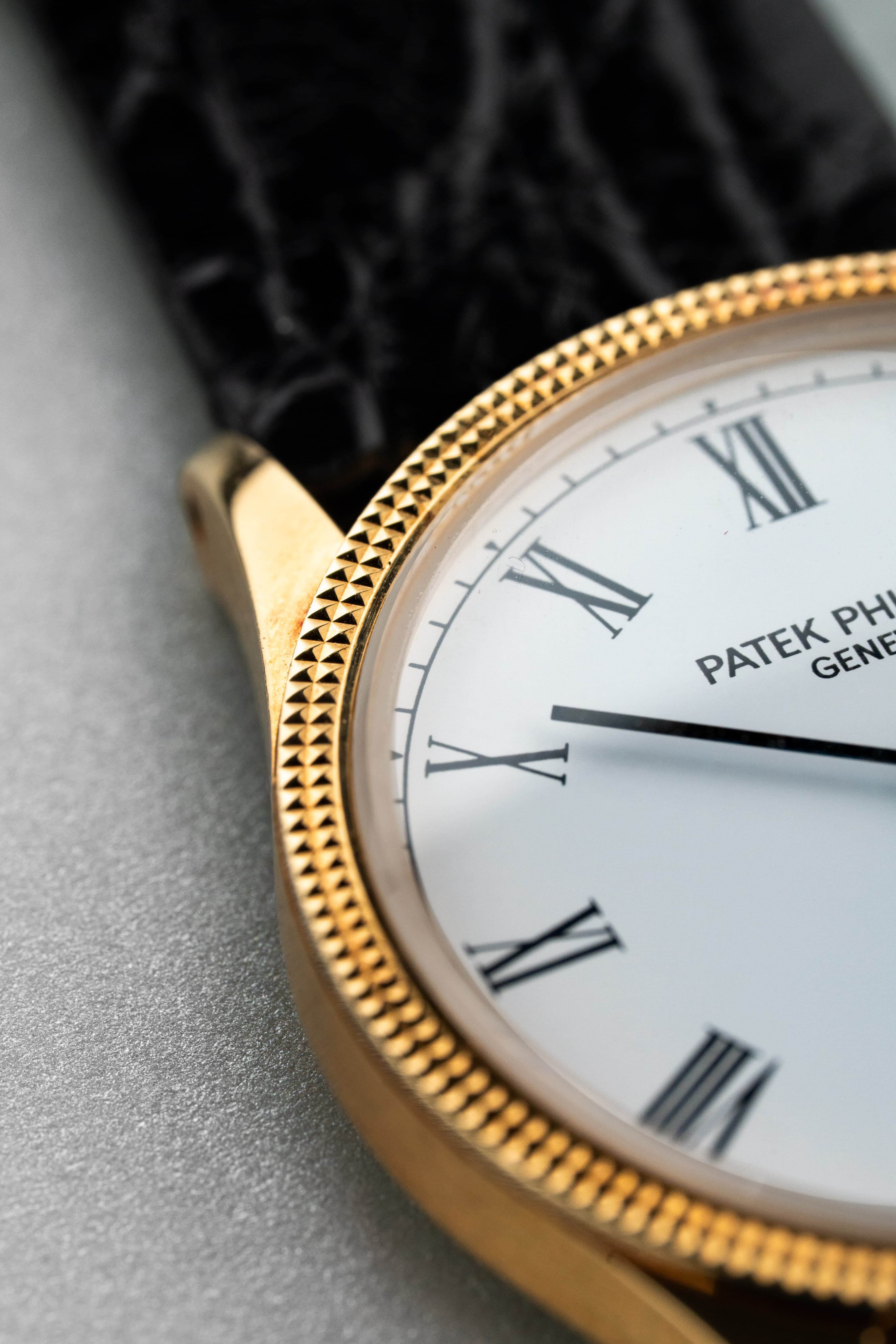 CPCQ Patek Philippe Calatrava réf. 3796D « Clous de Paris » en or jaune, circa 1993 – Parfait état - Feature