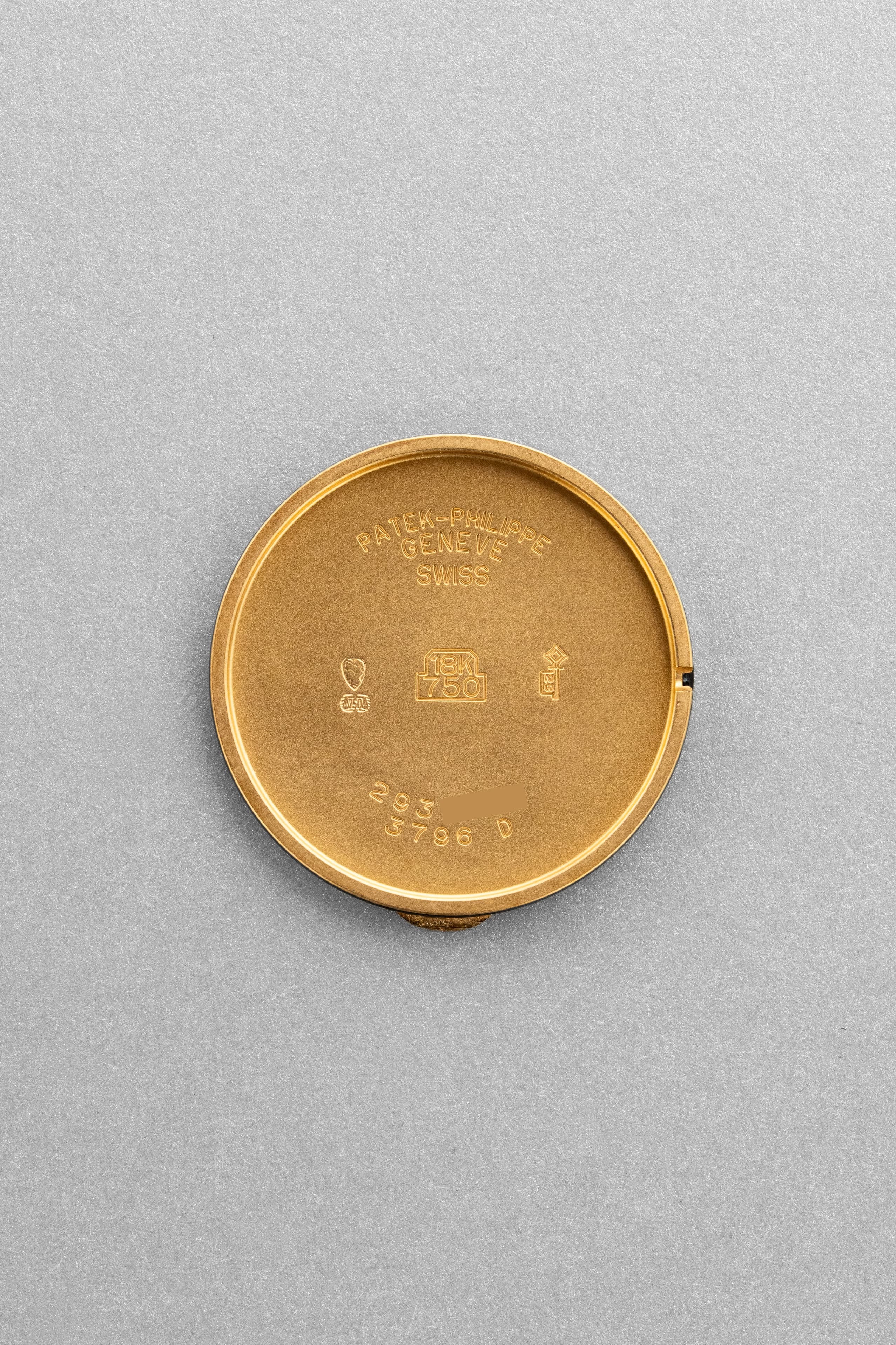 CPCQ Patek Philippe Calatrava réf. 3796D « Clous de Paris » en or jaune, circa 1993 – Parfait état - Inside case back