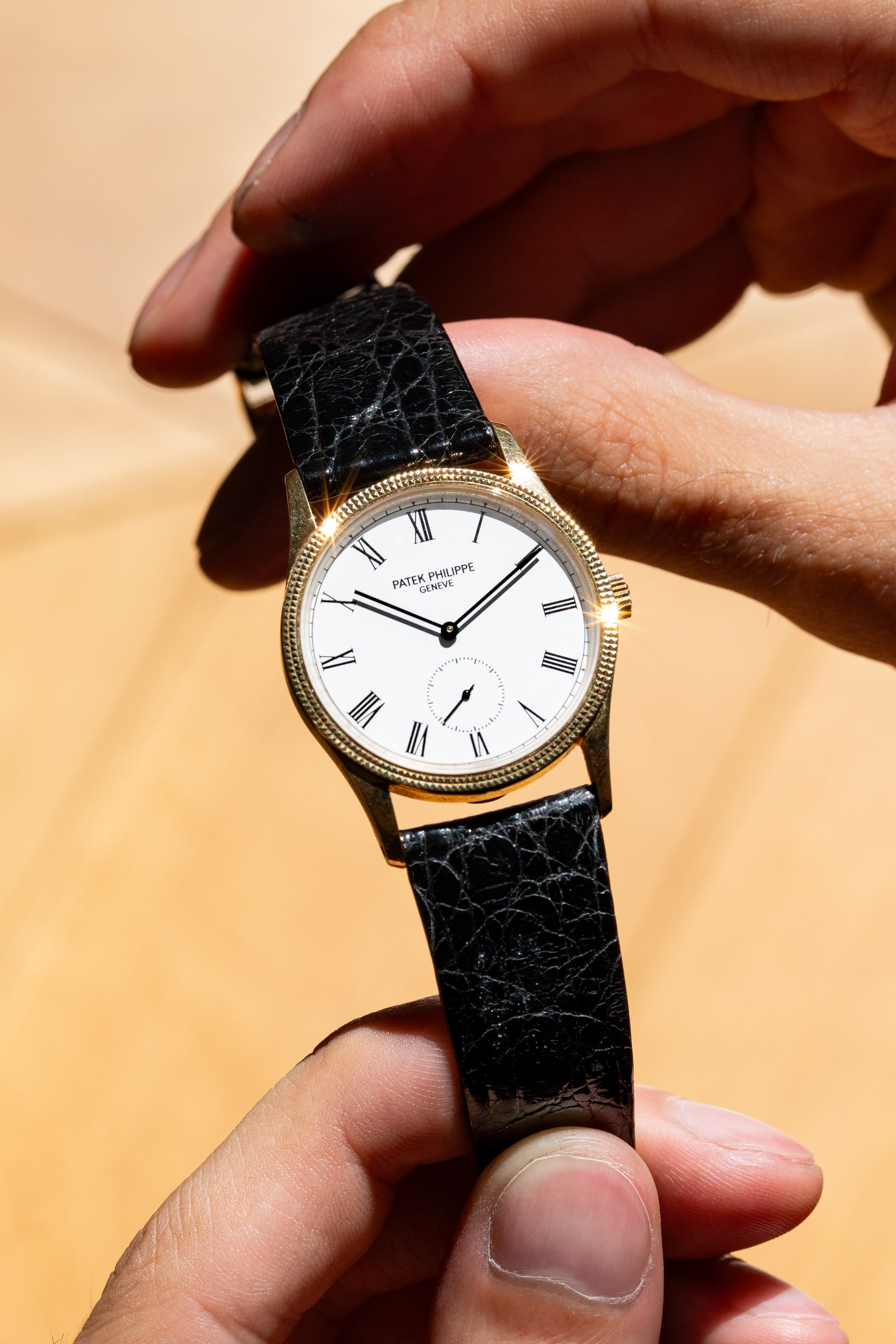CPCQ Patek Philippe Calatrava réf. 3796D « Clous de Paris » en or jaune, circa 1993 – Parfait état - Lifestyle