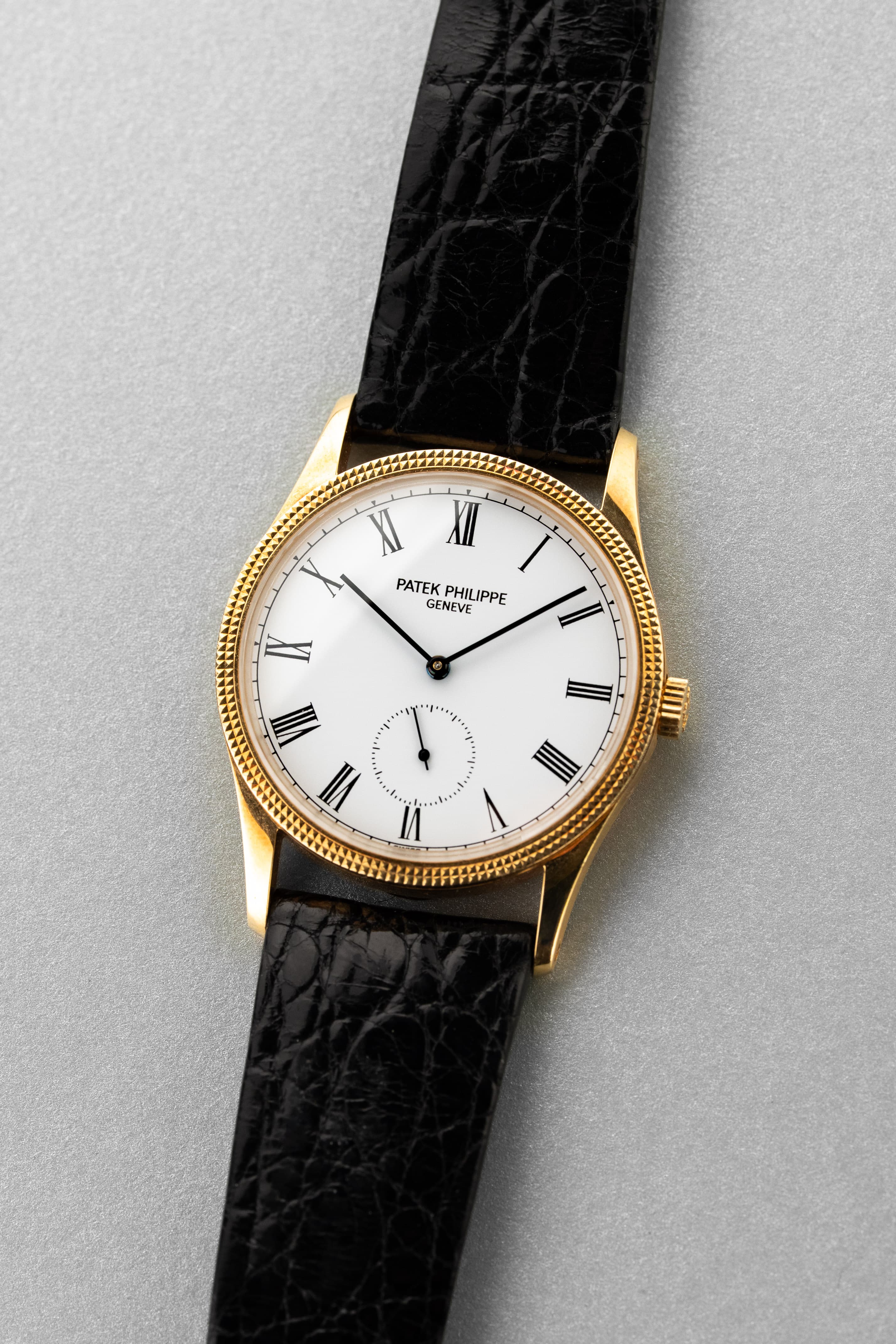 CPCQ Patek Philippe Calatrava réf. 3796D « Clous de Paris » en or jaune, circa 1993 – Parfait état - Three Quarters