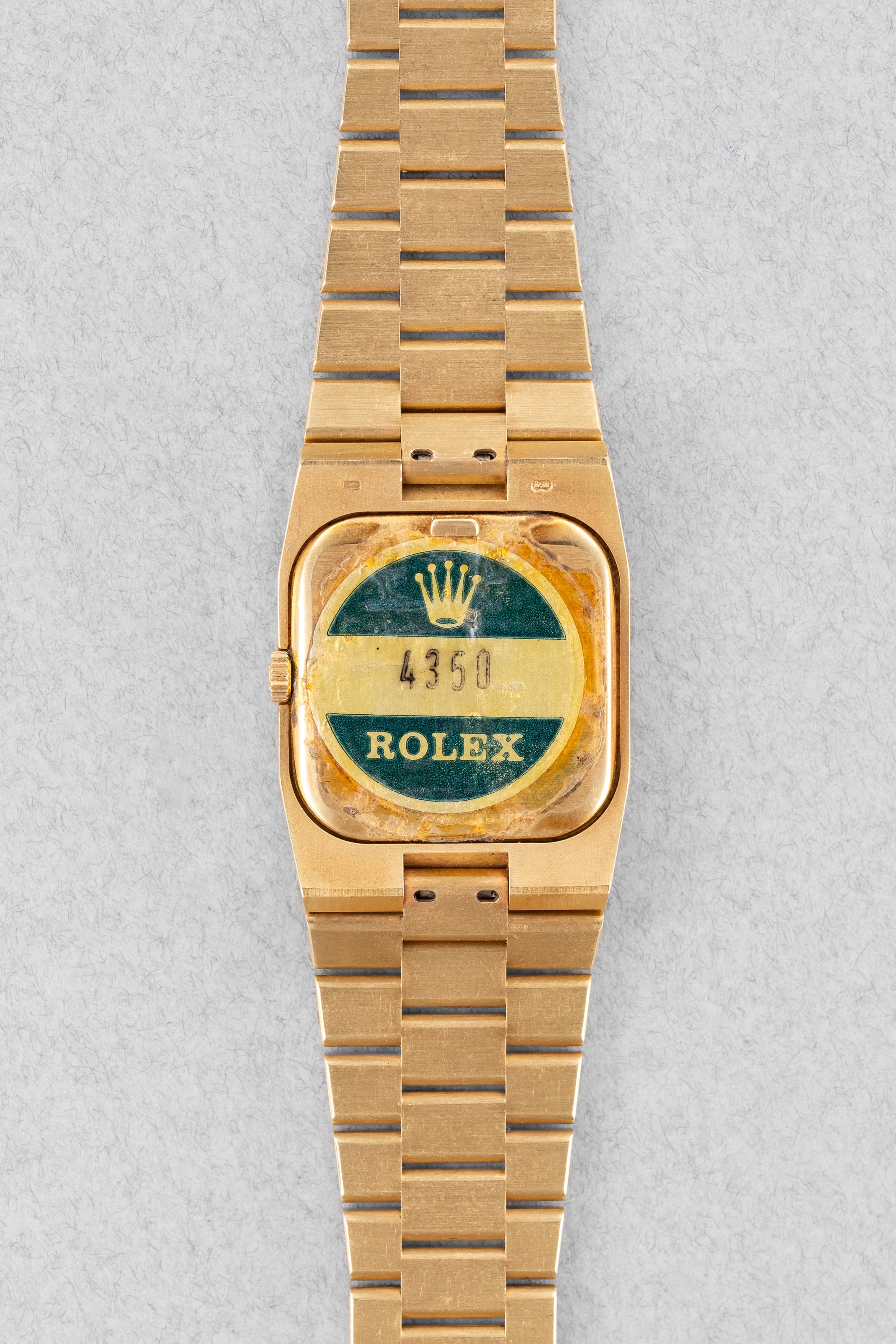 D1AH Exceptionnelle Rolex Cellini réf. 4350 en or jaune et cadran en bois – Jamais polie + Sticker sur le fond - Back