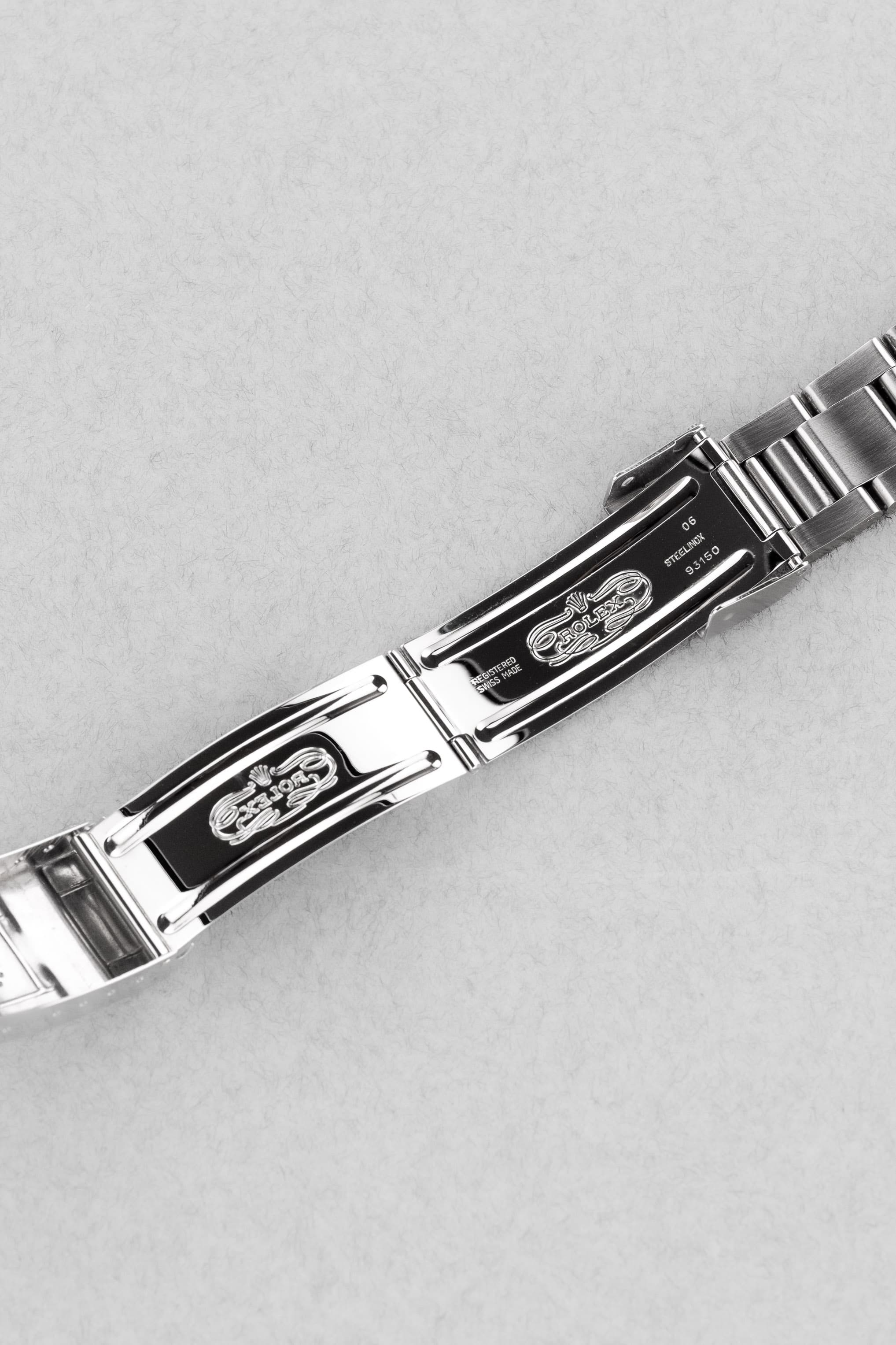 D81H-1H Rolex Submariner Date 16610 de 1989-1990 – Garantie d'origine, Excellent état et Patine tritium chaleureuse - Buckle Inside