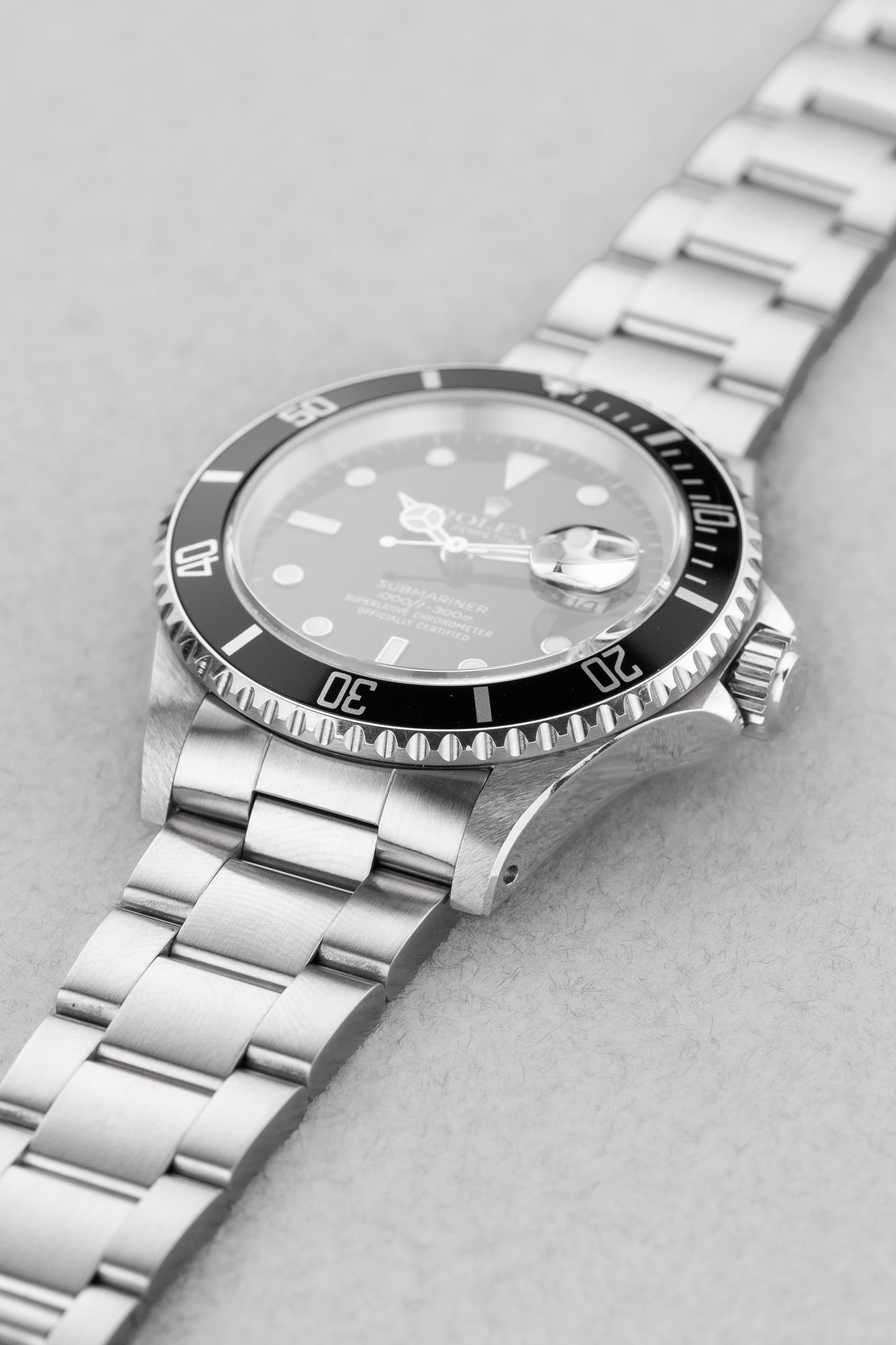 D81H-OZ Rolex Submariner Date 16610 de 1989-1990 – Garantie d'origine, Excellent état et Patine tritium chaleureuse - Feature