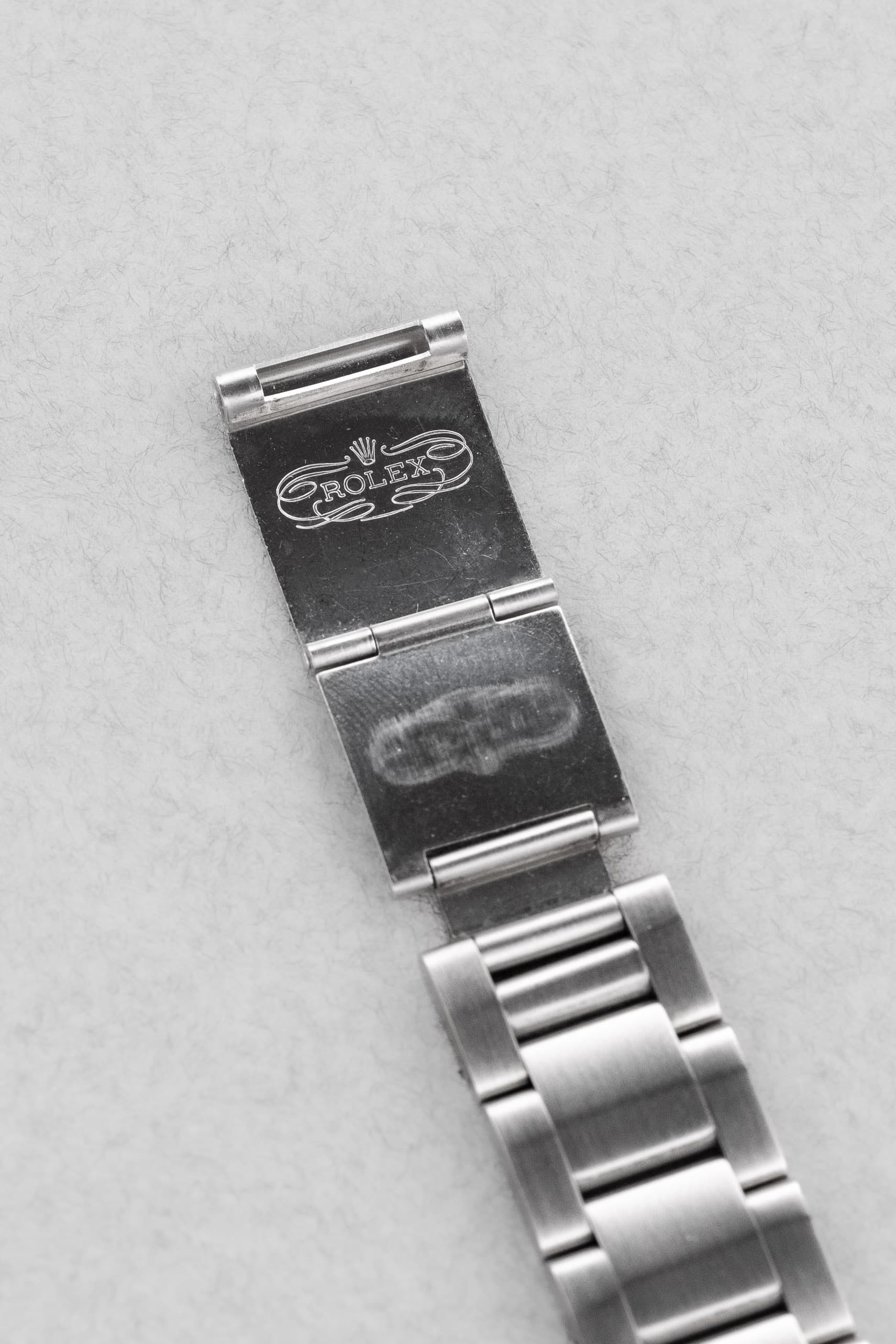 D81H-pA Rolex Submariner Date 16610 de 1989-1990 – Garantie d'origine, Excellent état et Patine tritium chaleureuse - Buckle Inside