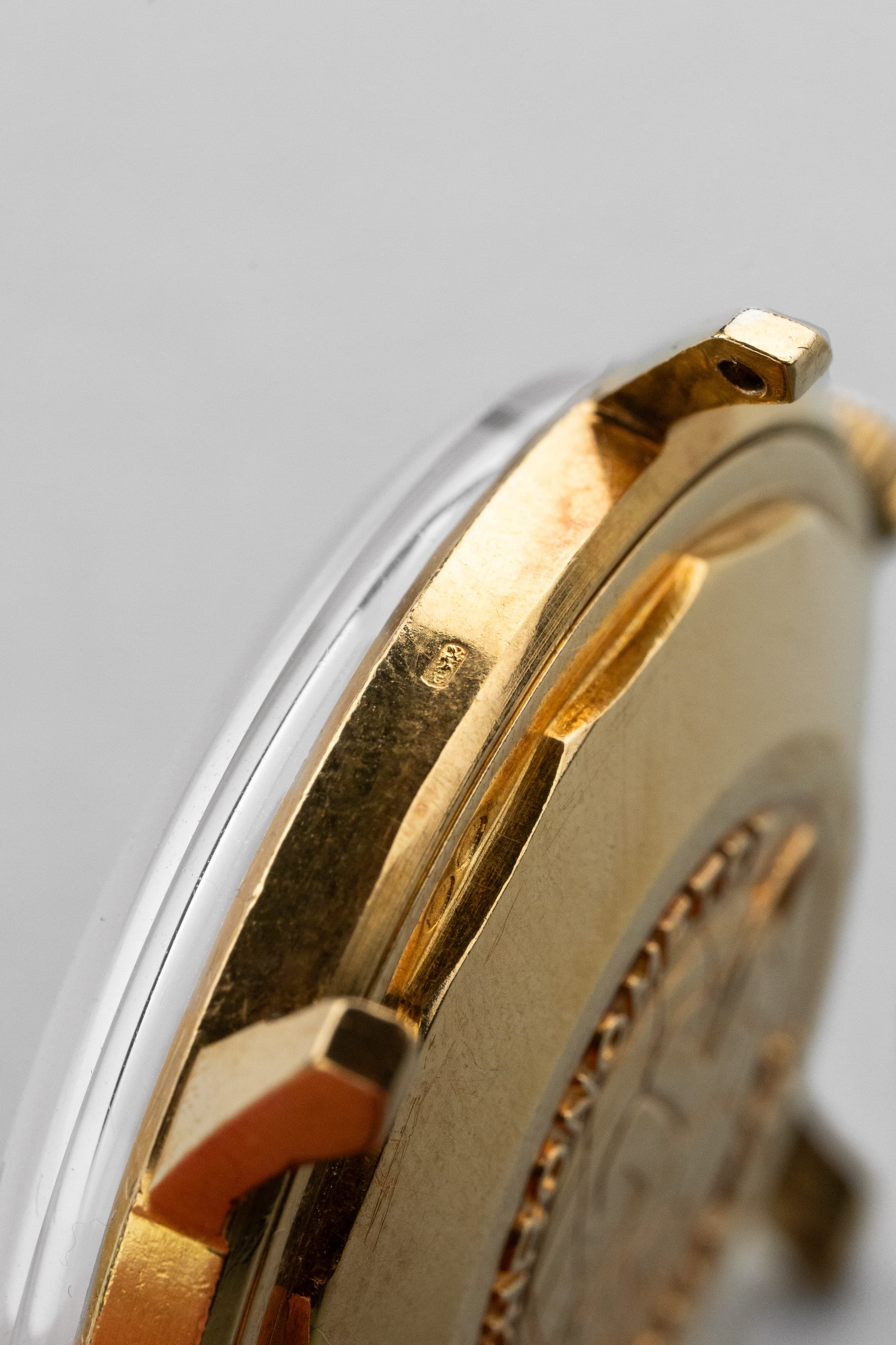 E25M Jaeger-LeCoultre Chronomètre Geomatic ref. E398 استثنائية من الذهب الأصفر، حوالي عام 1965 - الدمغة
