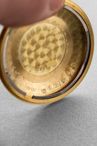 E25M Jaeger-LeCoultre Chronomètre Geomatic ref. E398 استثنائية من الذهب الأصفر، حوالي عام 1965 - داخل ظهر العلبة
