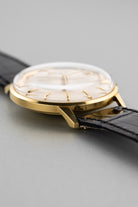 E25M Jaeger-LeCoultre Chronomètre Geomatic ref. E398 استثنائية من الذهب الأصفر، حوالي عام 1965 - الجانب الأيسر