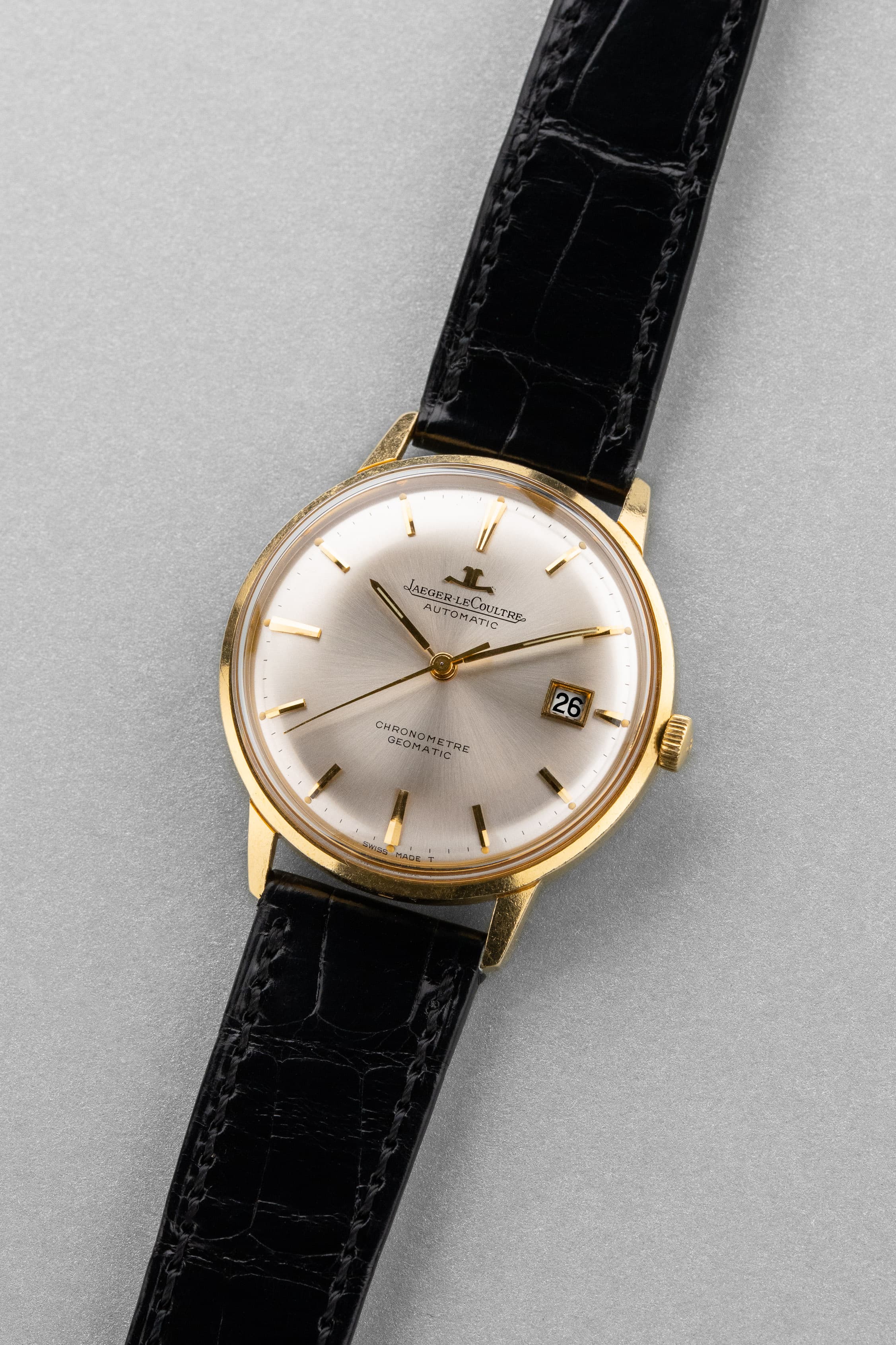 E25M Jaeger-LeCoultre Chronomètre Geomatic ref. E398 استثنائية من الذهب الأصفر، حوالي عام 1965 - ثلاثة أرباع