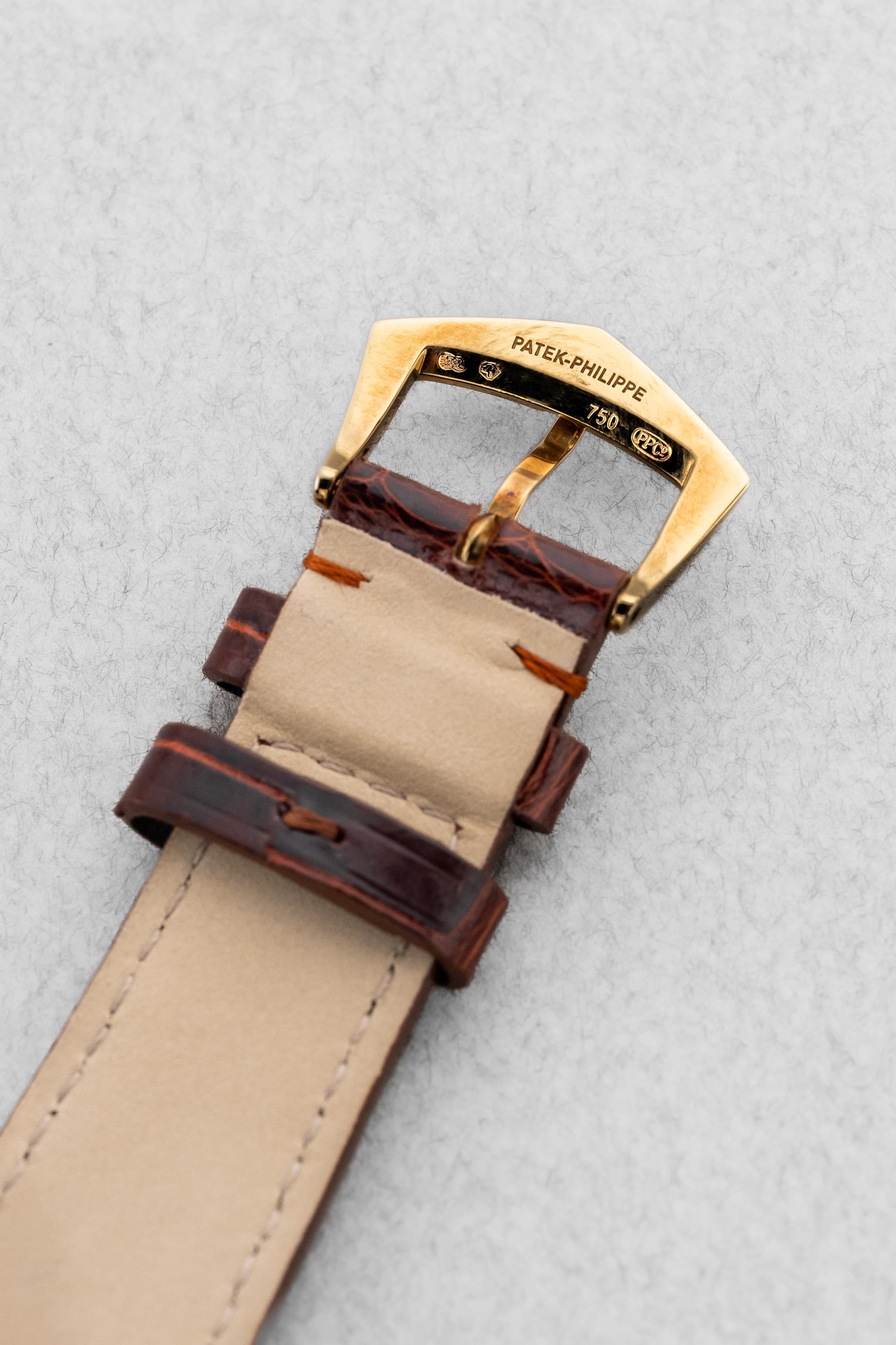 EBRH Élégante Patek Philippe Calatrava en or jaune, réf. 5196J de 2005-2006 – Parfait état - Buckle Inside