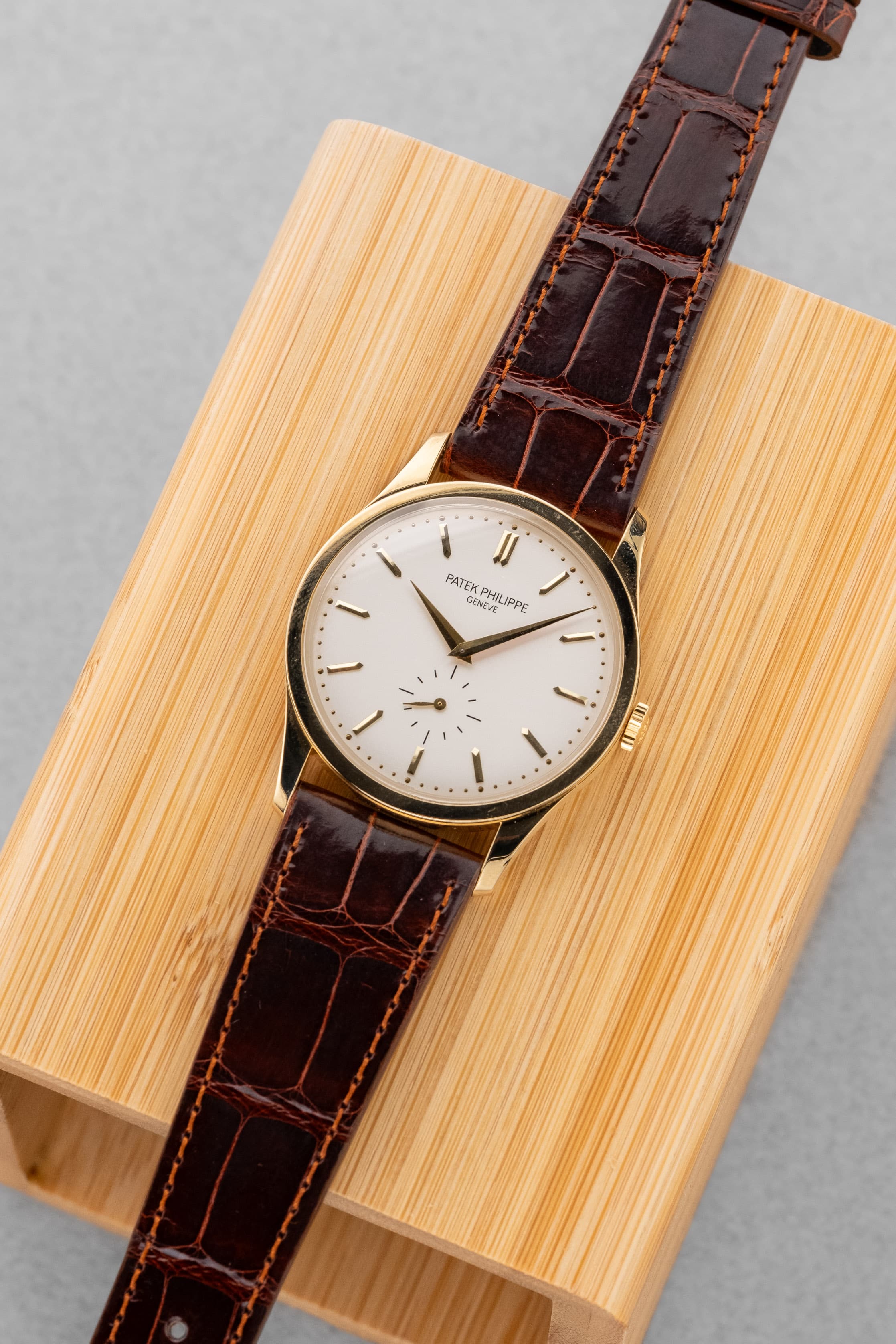 EBRH Élégante Patek Philippe Calatrava en or jaune, réf. 5196J de 2005-2006 – Parfait état - Overview