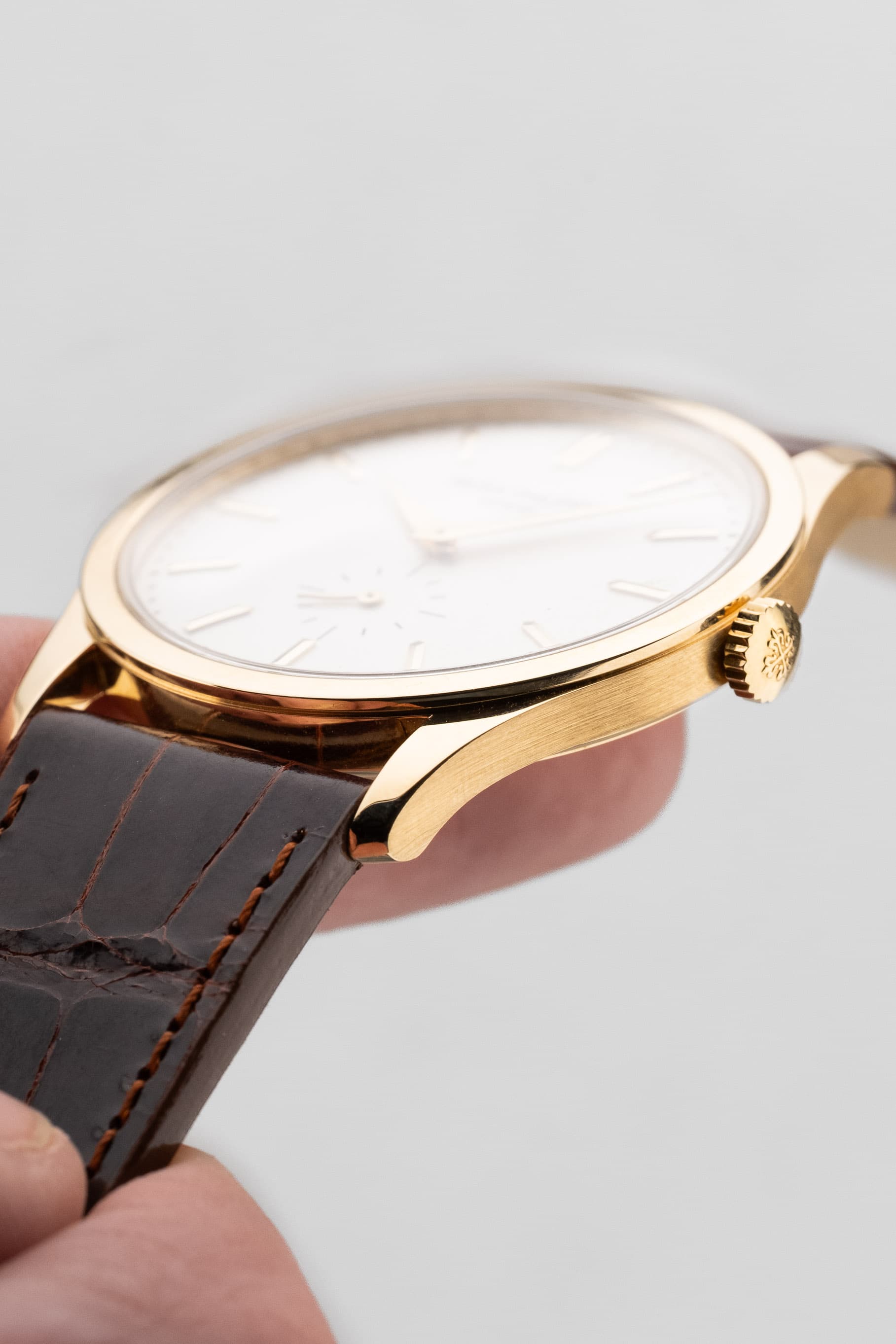 EBRH Élégante Patek Philippe Calatrava en or jaune, réf. 5196J de 2005-2006 – Parfait état - Right side