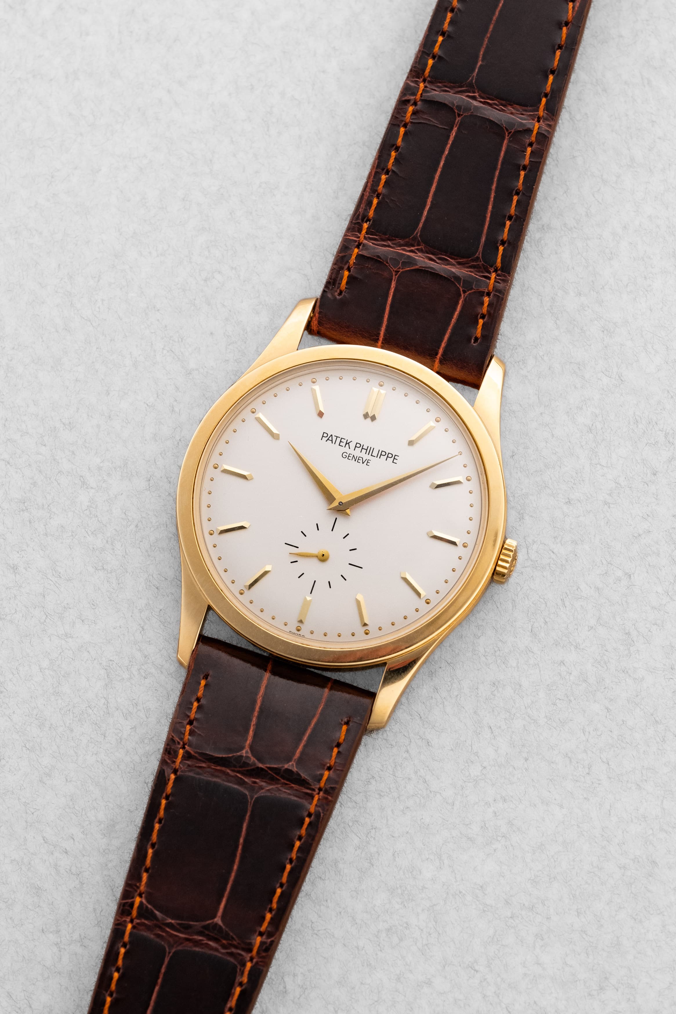 EBRH Élégante Patek Philippe Calatrava en or jaune, réf. 5196J de 2005-2006 – Parfait état - Three Quarters