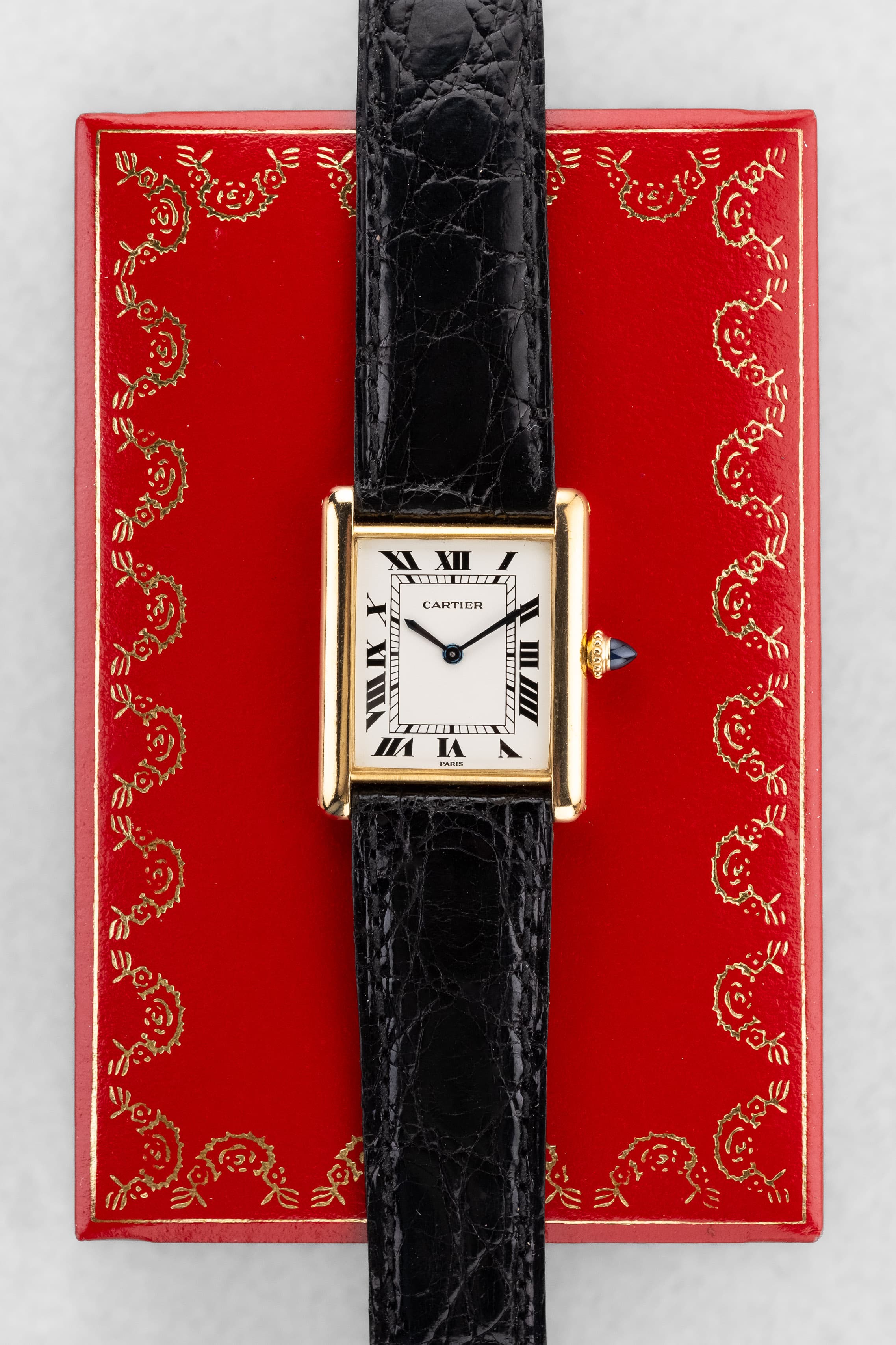 EEBC Cartier Tank Louis Extra-Plate réf. 96019 circa 1975 – Cadran « PARIS », Parfait état, Piguet 21 - Lifestyle