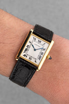 EEBC Cartier Tank Louis Extra-Plate réf. 96019 circa 1975 – Cadran « PARIS », Parfait état, Piguet 21 - Wristshot