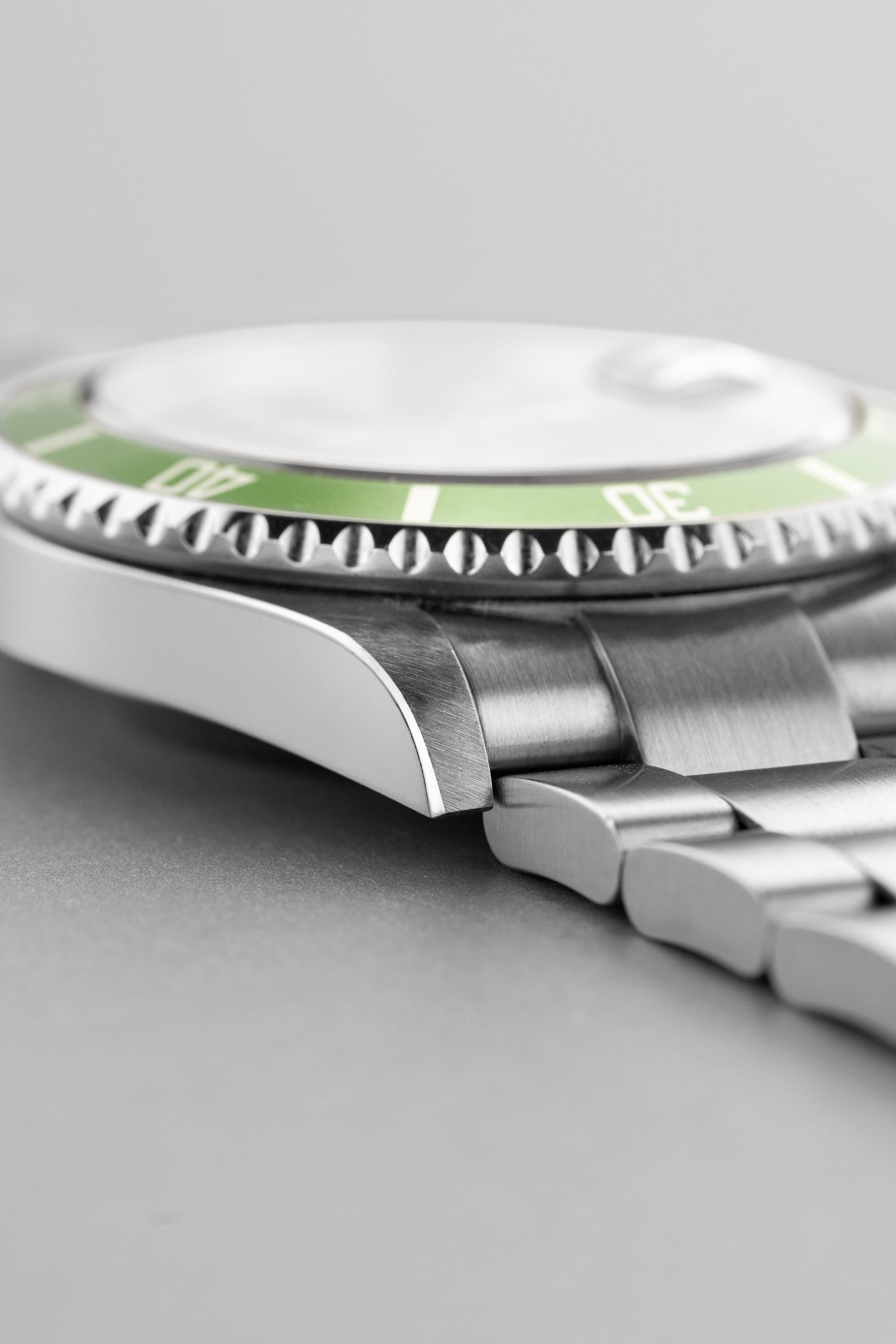 EK3V Rolex Submariner Date réf. 16610LV « Kermit » de 2006 – Insert « Lime » + Cadran Mark III - Left side