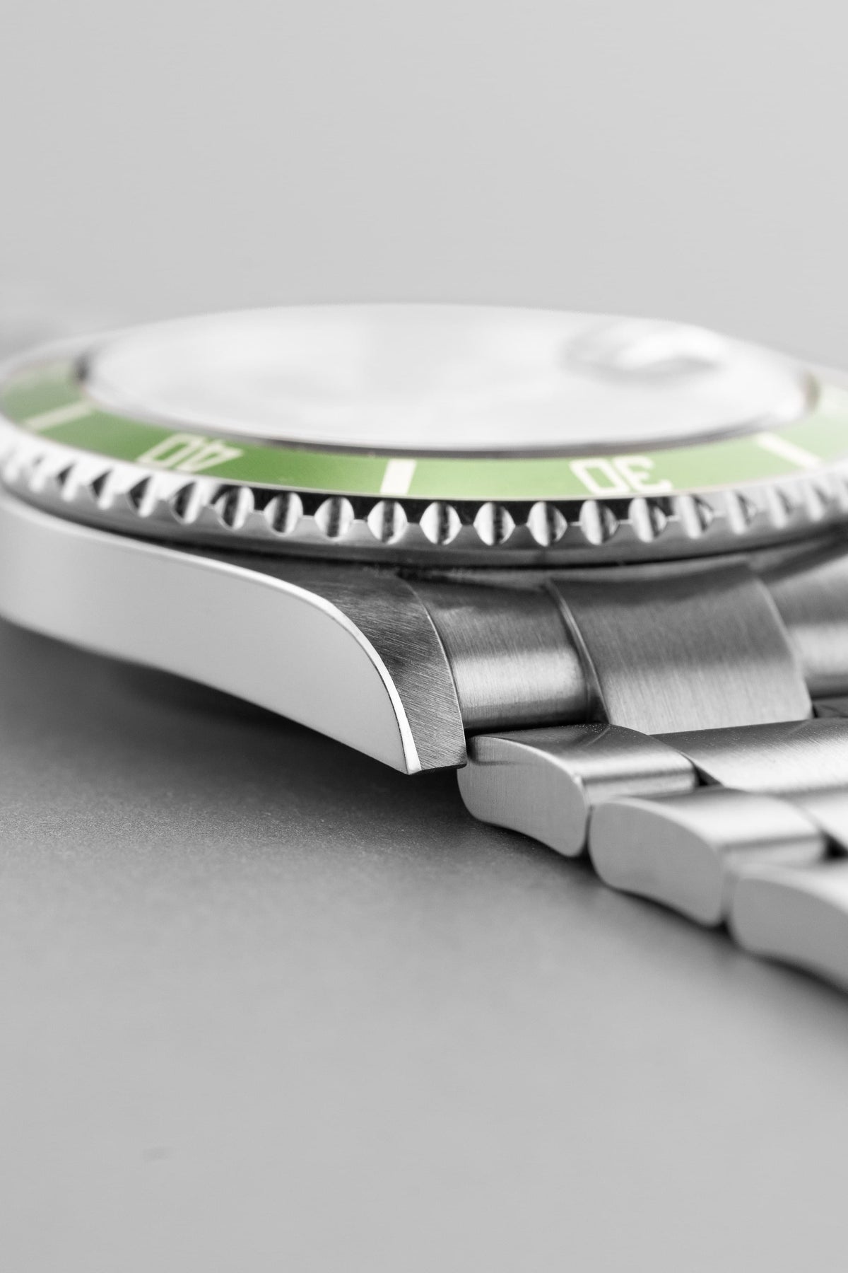 EK3V Rolex Submariner Date réf. 16610LV « Kermit » de 2006 – Insert « Lime » + Cadran Mark III - Left side