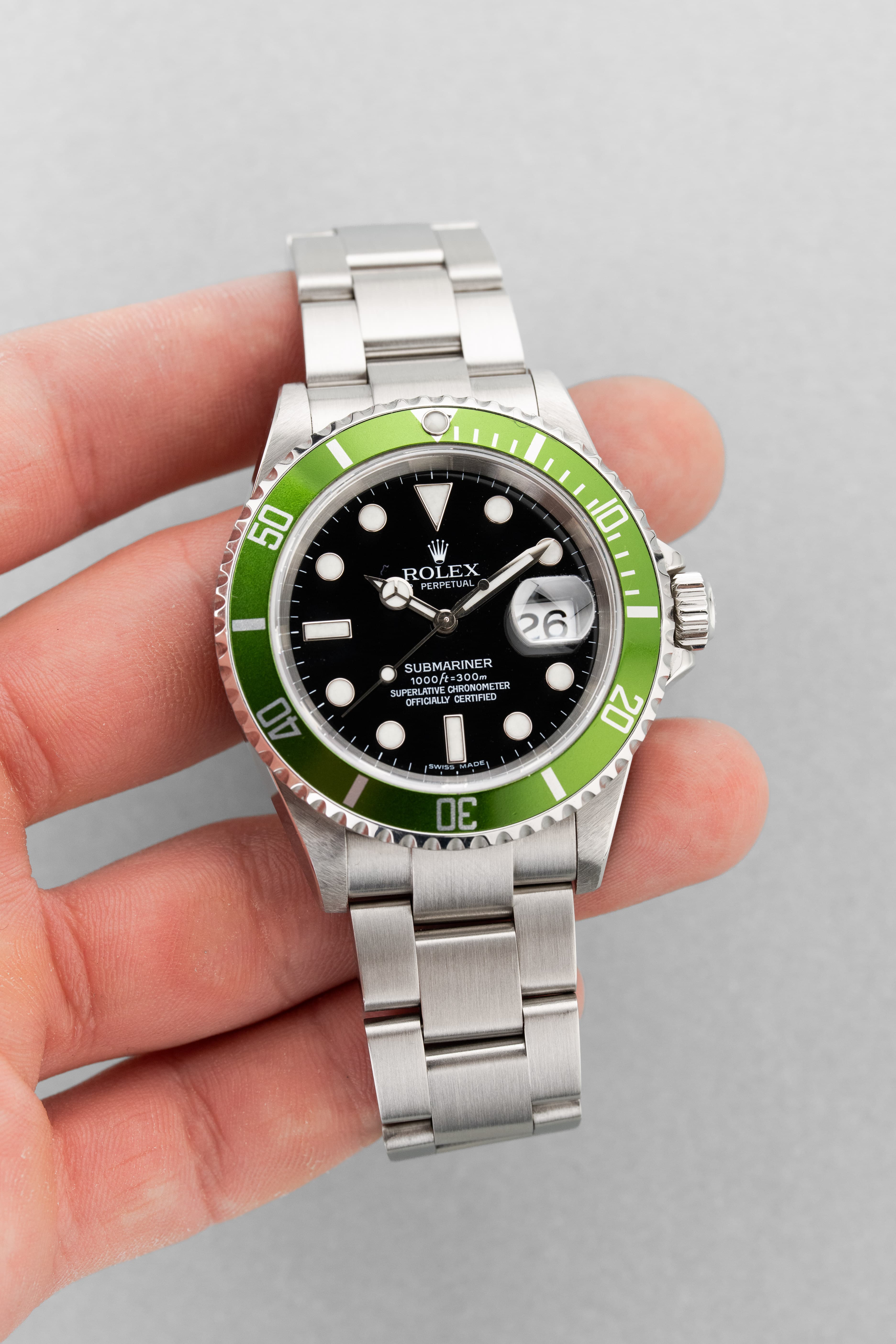 EK3V Rolex Submariner Date réf. 16610LV « Kermit » de 2006 – Insert « Lime » + Cadran Mark III - Lifestyle