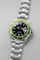 EK3V Rolex Submariner Date réf. 16610LV « Kermit » de 2006 – Insert « Lime » + Cadran Mark III - Three Quarters