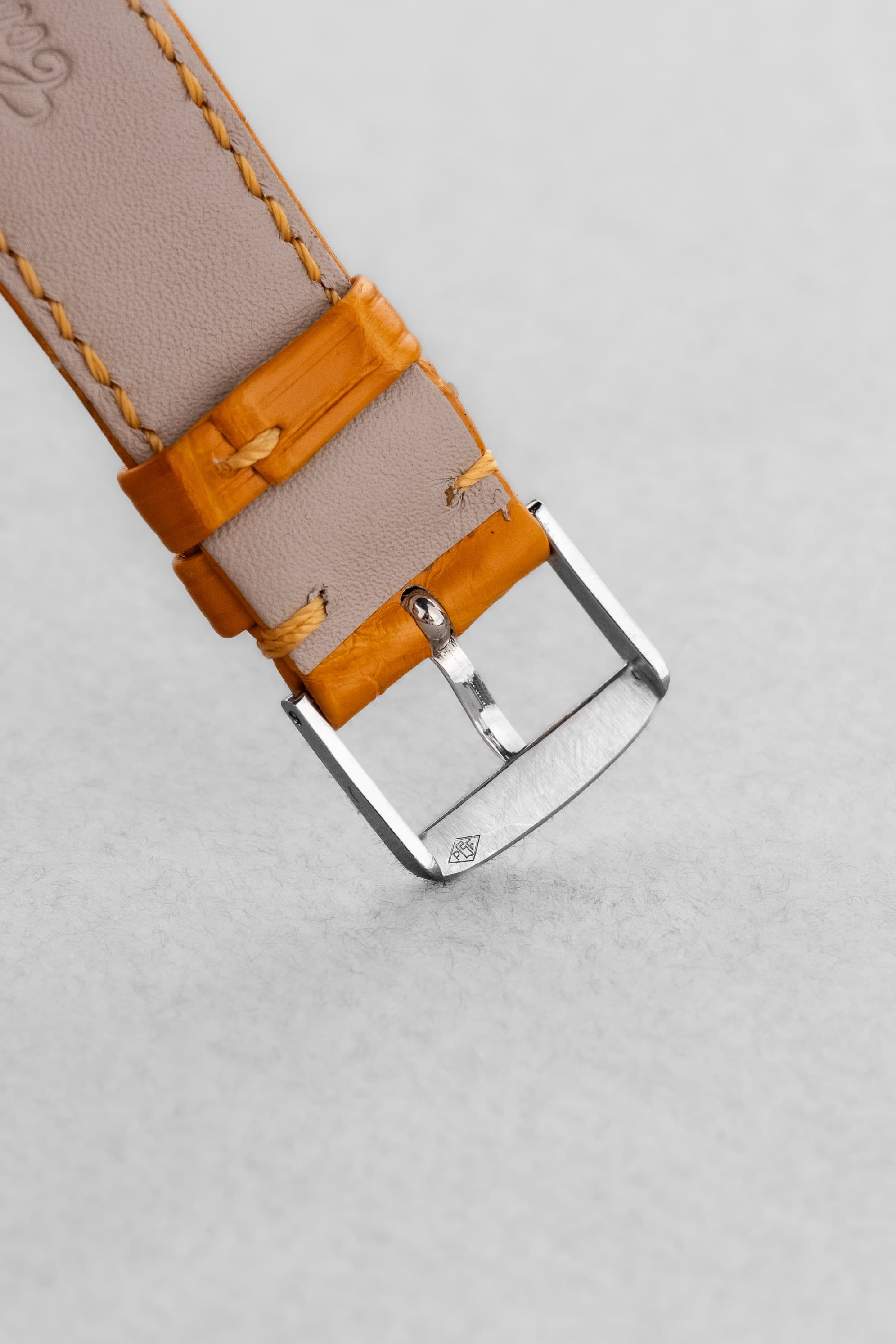 EPPE Superbe Vacheron Constantin « Tank » Lapis Lazuli en or blanc, calibre 1003 Extra-Plat, circa 1975 - Buckle Inside