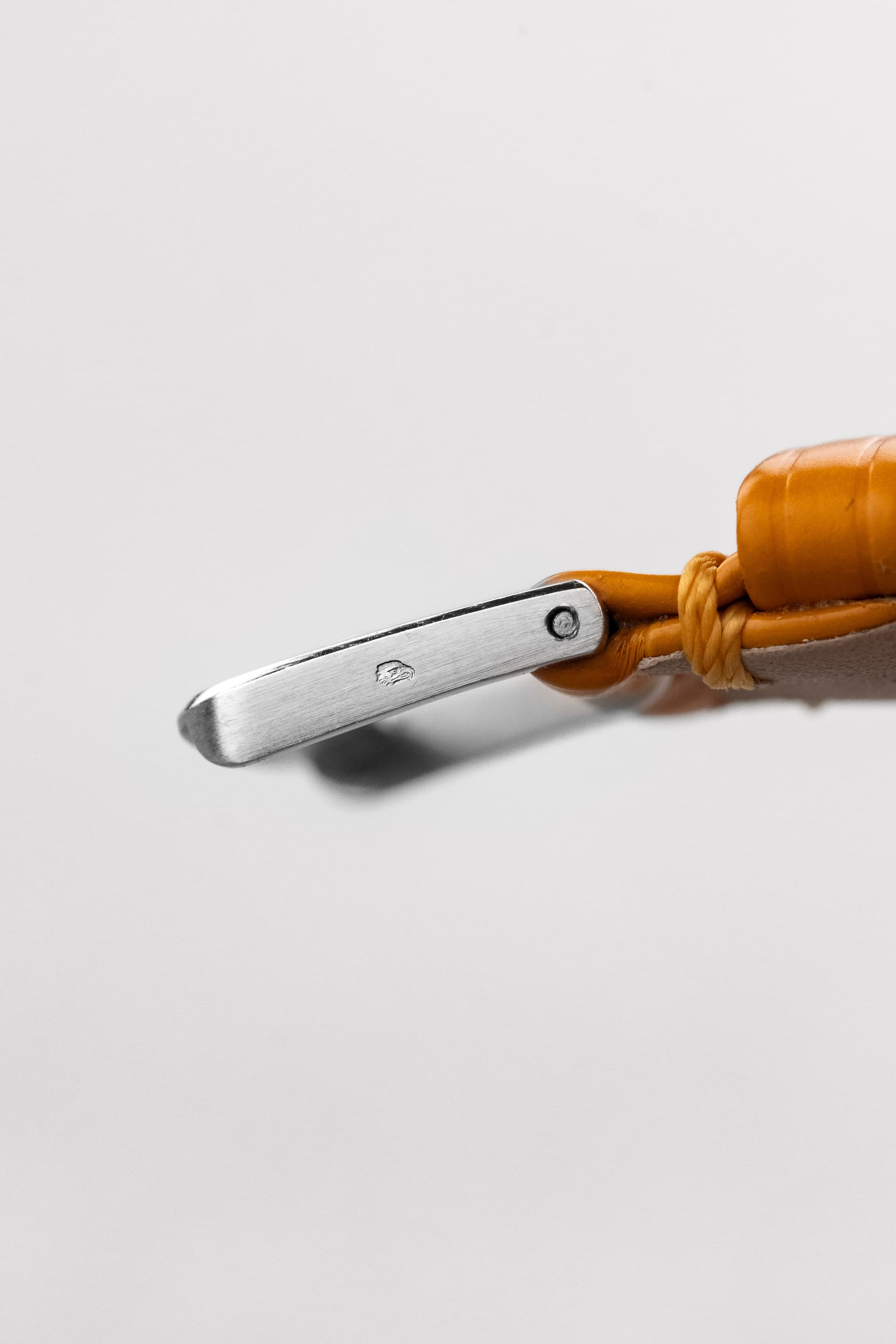 EPPE Superbe Vacheron Constantin « Tank » Lapis Lazuli en or blanc, calibre 1003 Extra-Plat, circa 1975 - Buckle Outside