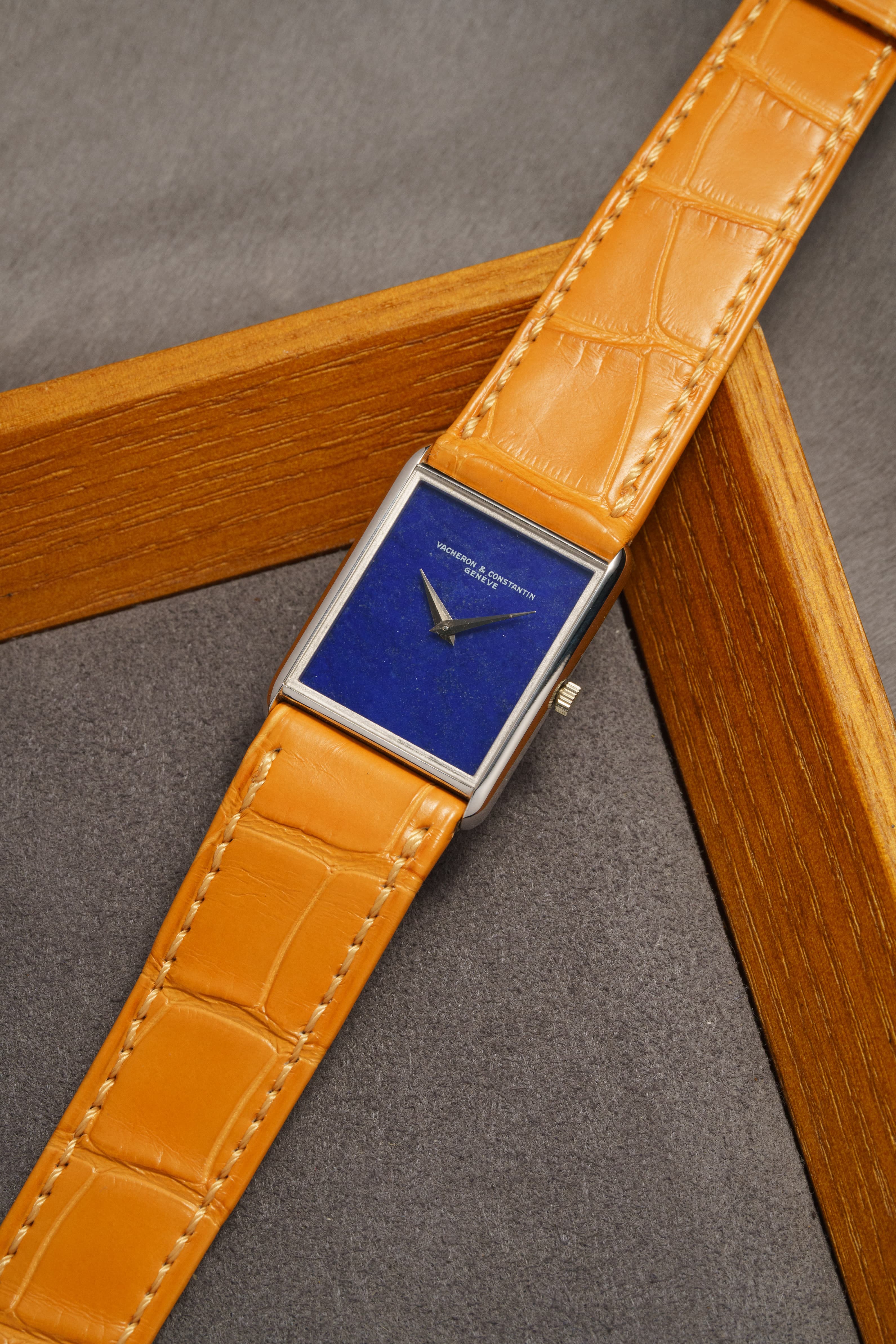 EPPE 탁월한 Vacheron Constantin 「Tank」 라피스 라줄리 화이트 골드, Cal. 1003 울트라씬, 1975년경 - 라이프스타일