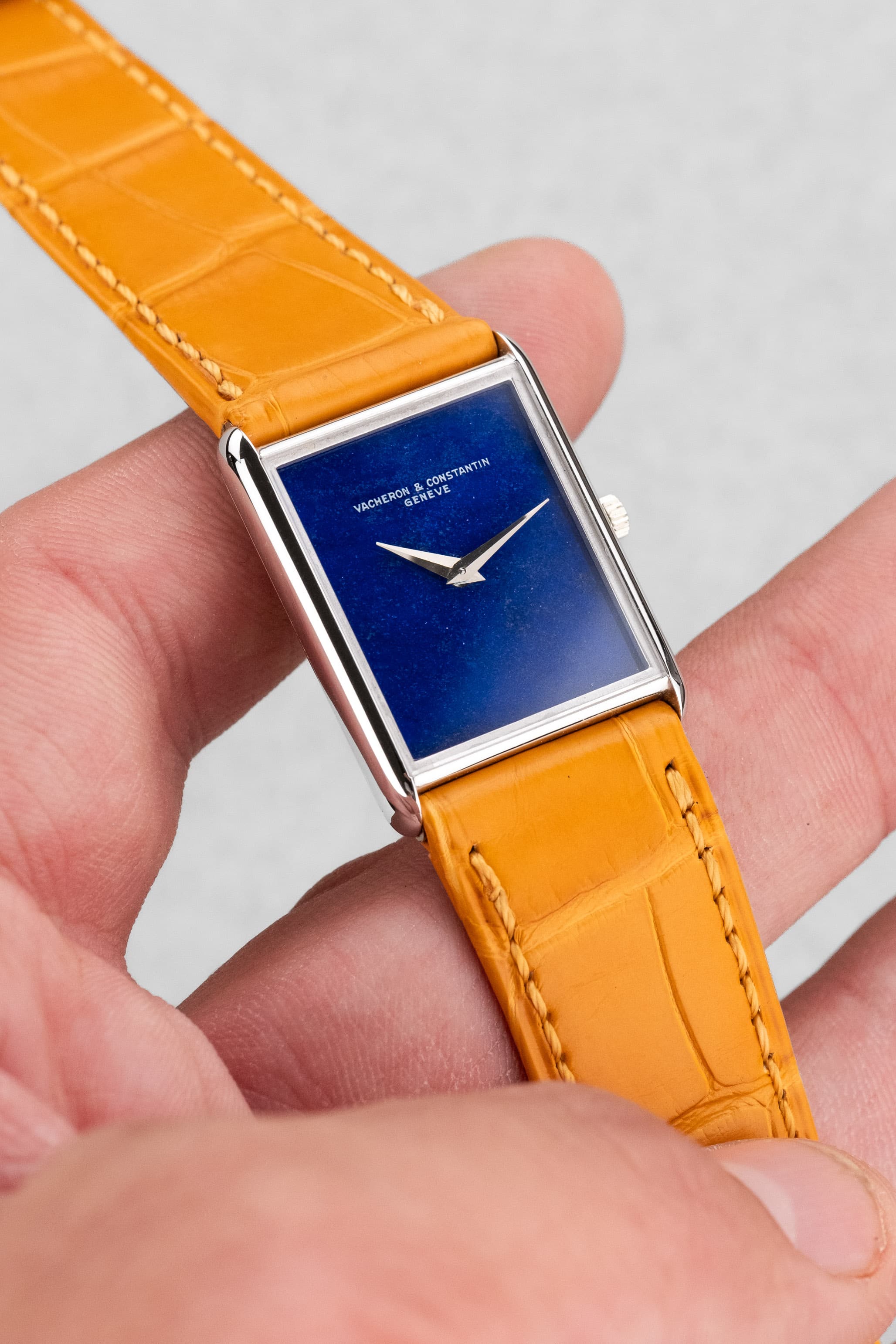 EPPE Superbe Vacheron Constantin « Tank » Lapis Lazuli en or blanc, calibre 1003 Extra-Plat, circa 1975 - Lifestyle
