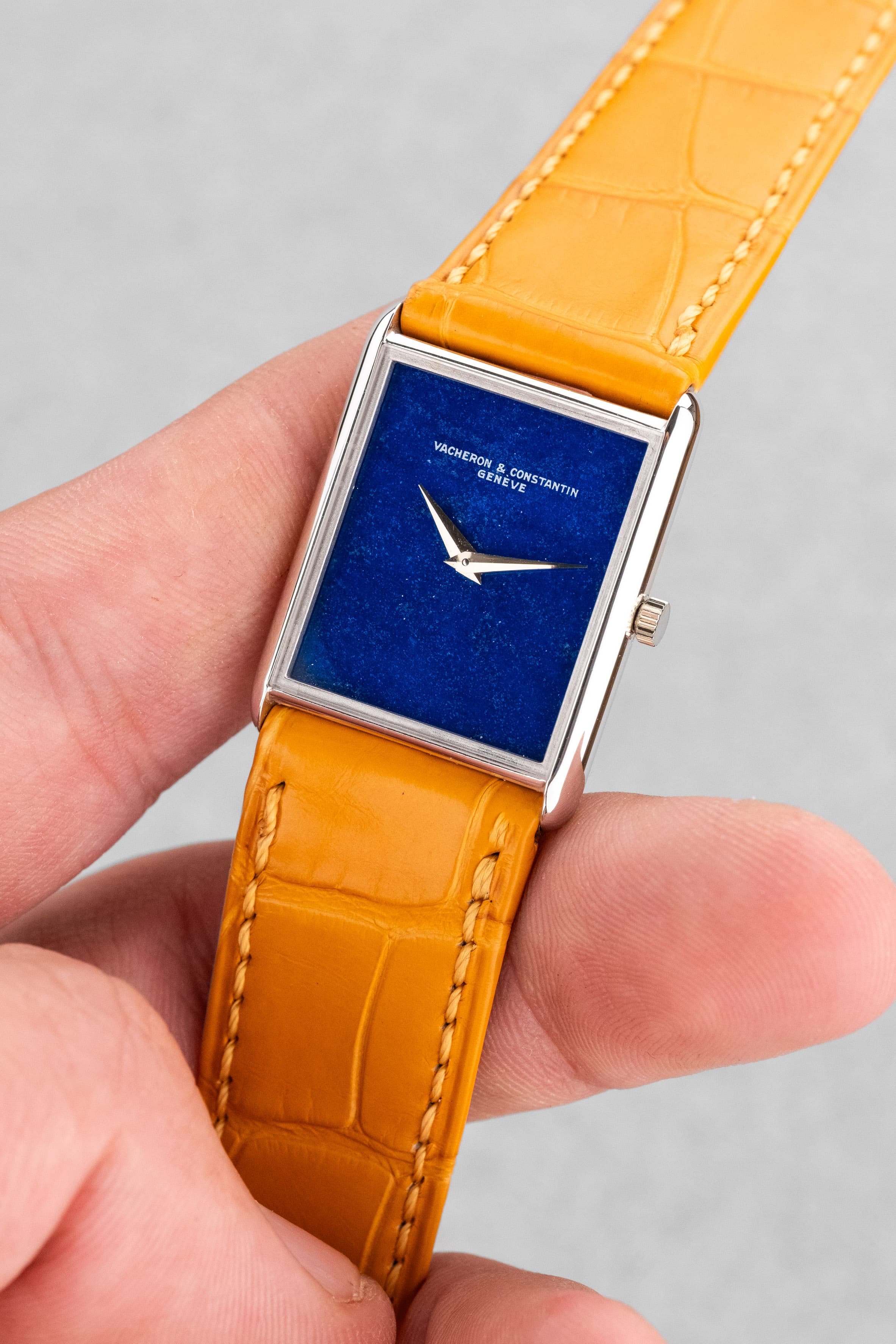 EPPE Superbe Vacheron Constantin « Tank » Lapis Lazuli en or blanc, calibre 1003 Extra-Plat, circa 1975 - Overview