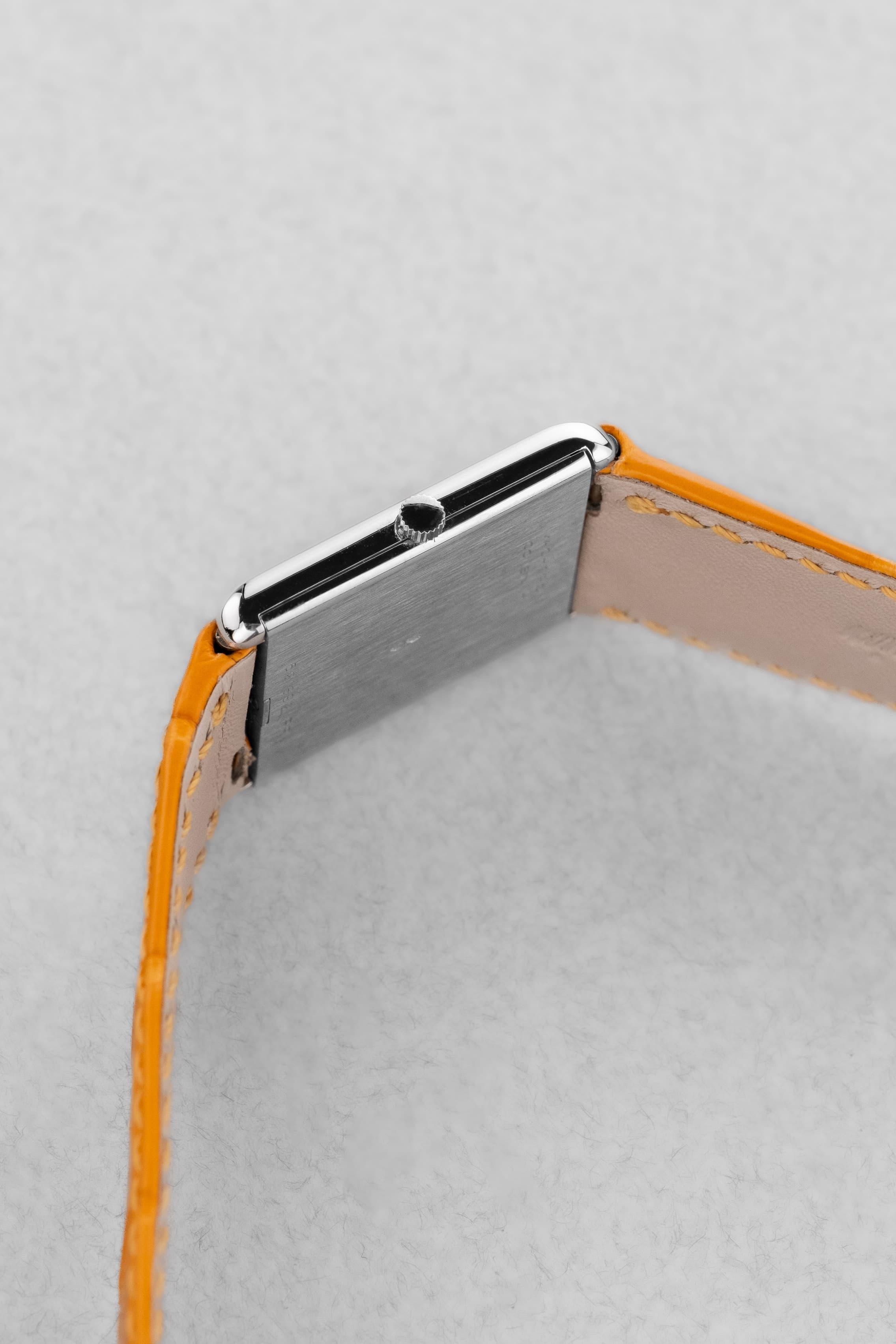 EPPE Superbe Vacheron Constantin « Tank » Lapis Lazuli en or blanc, calibre 1003 Extra-Plat, circa 1975 - Right side