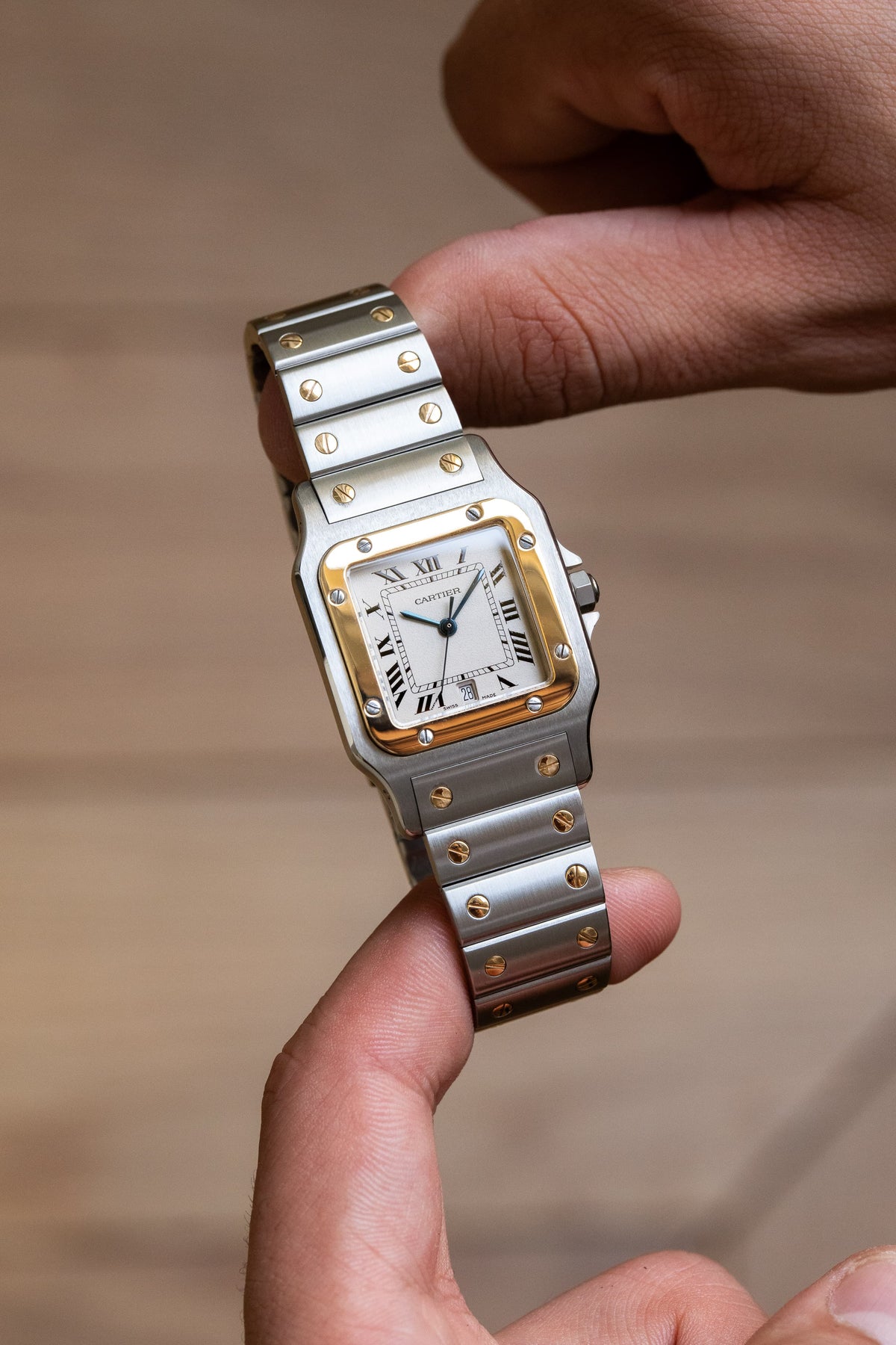 ESPH Cartier Santos Galbée「GM」型號 1566 不鏽鋼與黃金腕錶，1999 年——Full Set - 情境照