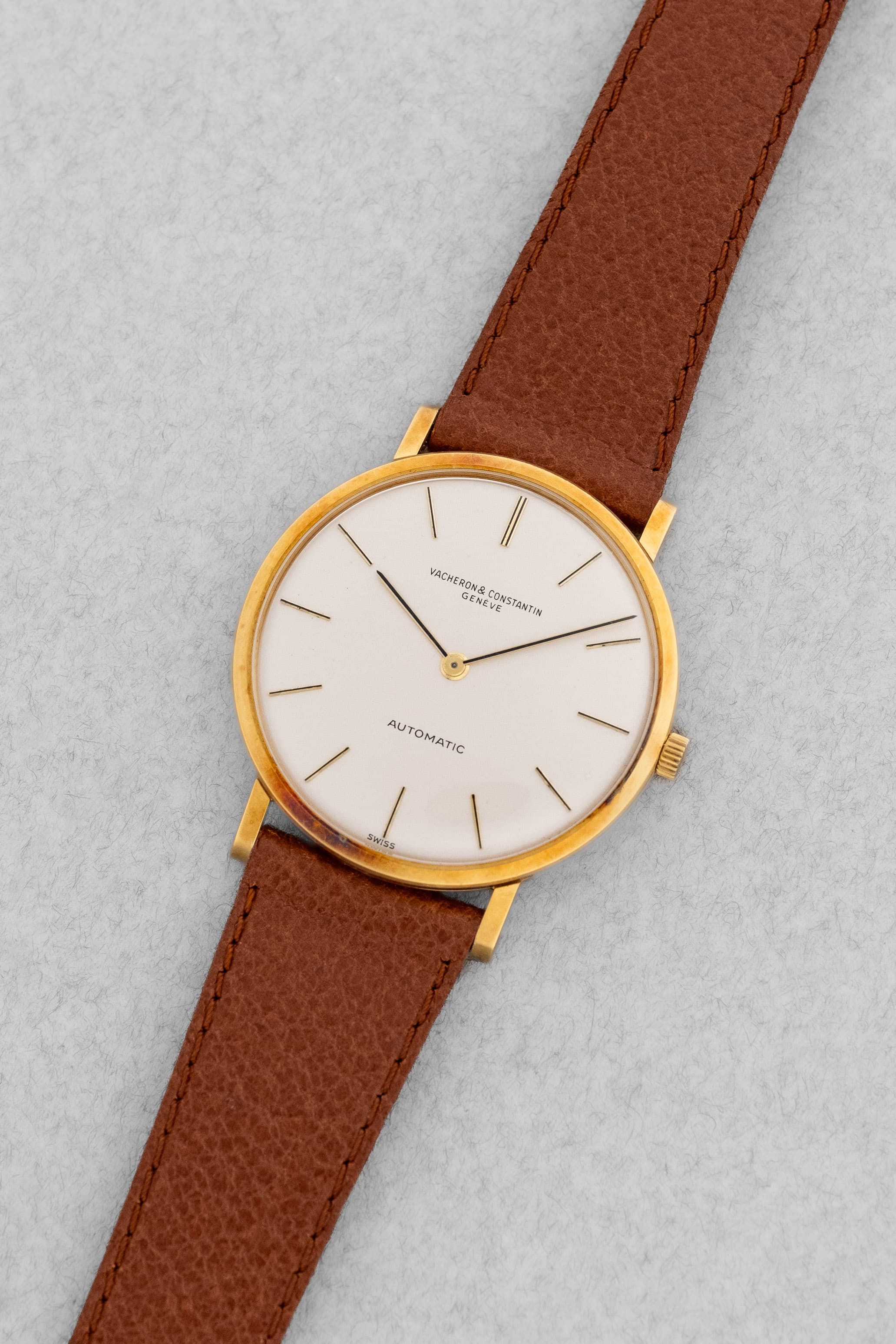 FDV3-PX Vacheron Constantin Automatique Extra-Plate « Patrimony/Calatrava » réf. 7409 en or jaune, circa 1970 – N.O.S. - Three Quarters