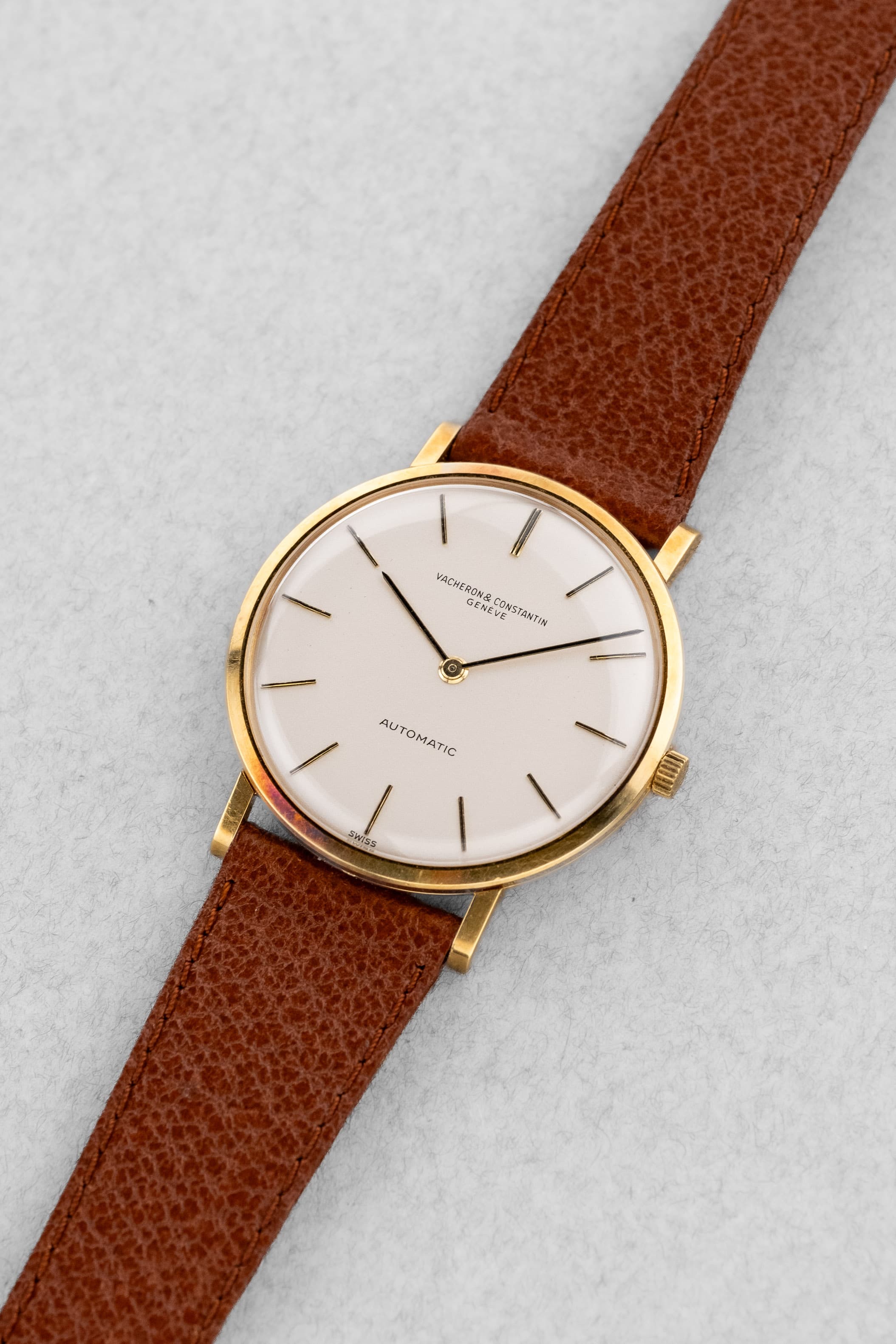 FDV3-sp Vacheron Constantin Automatique Extra-Plate « Patrimony/Calatrava » réf. 7409 en or jaune, circa 1970 – N.O.S. - Three Quarters