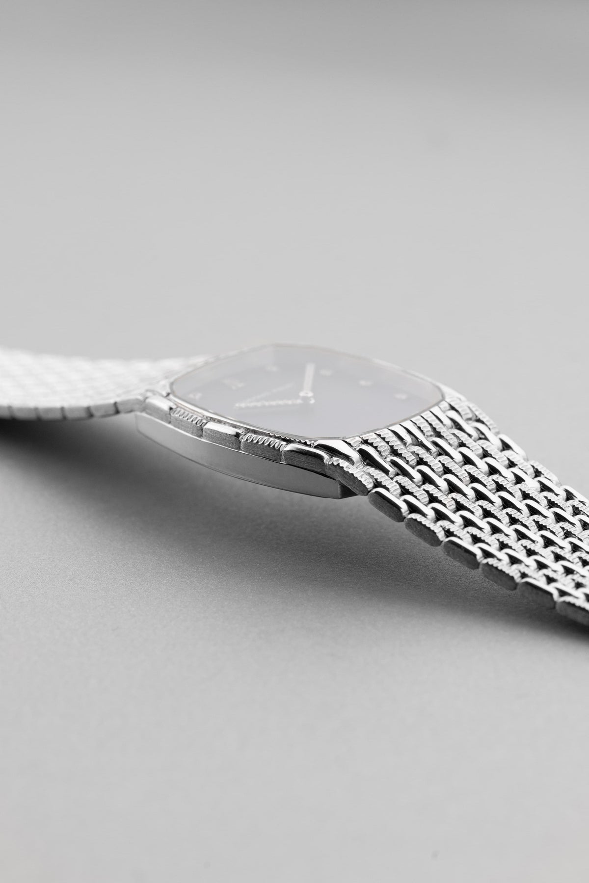 FKRS Audemars Piguet « Mini Cobra » réf. 14585BC en or blanc et diamants, circa 1991 - Left side