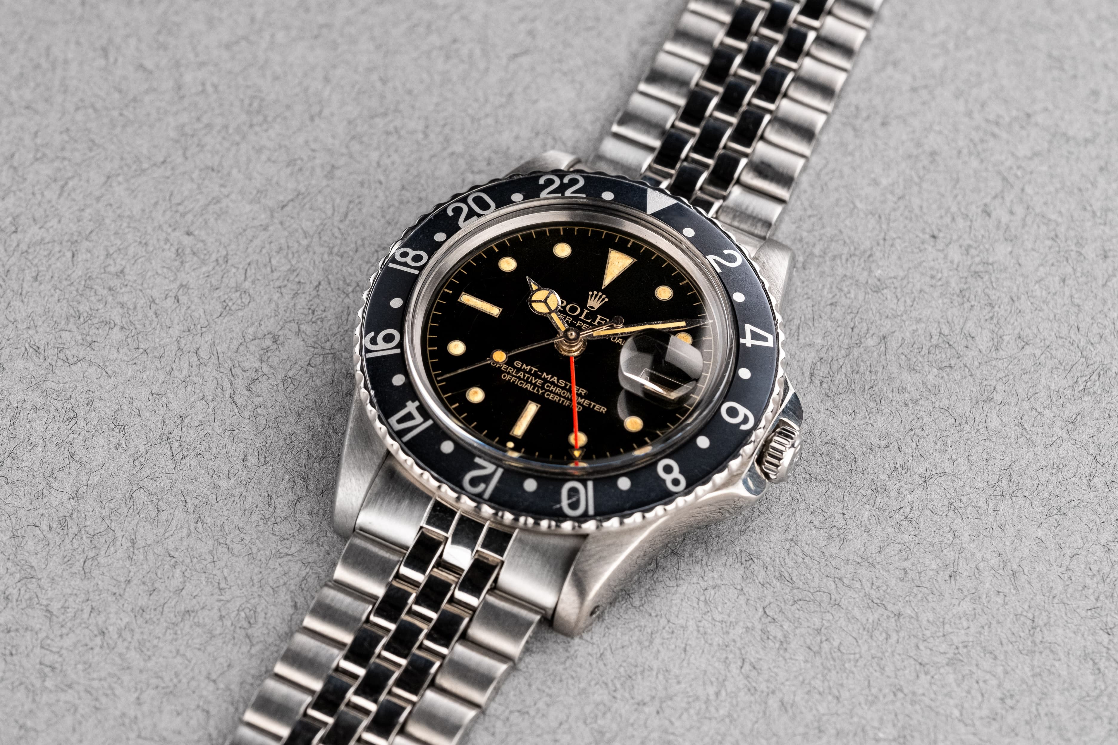 FXBP Rolex GMT-Master 1675 Gilt PCG/Cornino Exclamation Point Chapter Ring de 1963 - Three Quarters