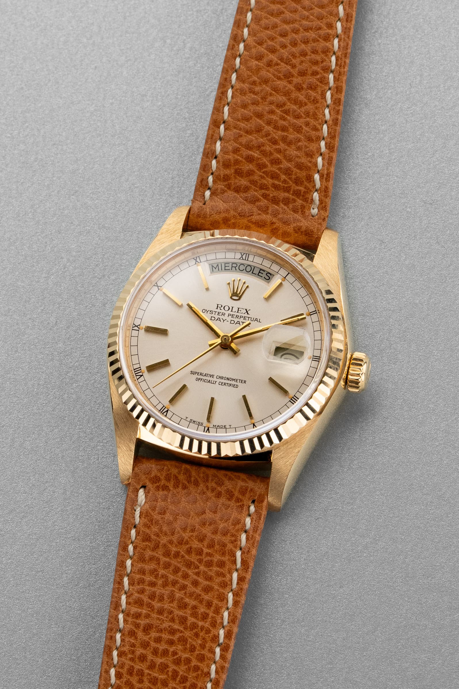G24K Superbe Rolex Day-Date réf. 18038 de 1978 en or jaune - Three Quarters