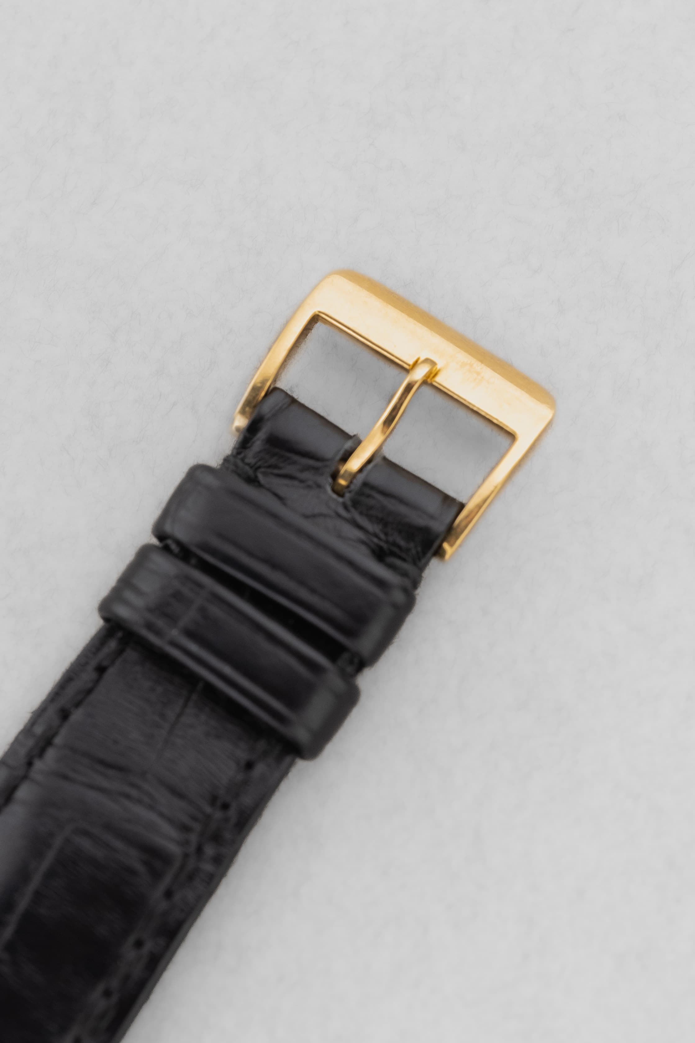 GLPG Rare et superbe Patek Philippe Calatrava réf. 2525-1 en or jaune, vendue par Guillermin à Paris – Remarquablement préservée - Buckle Outside