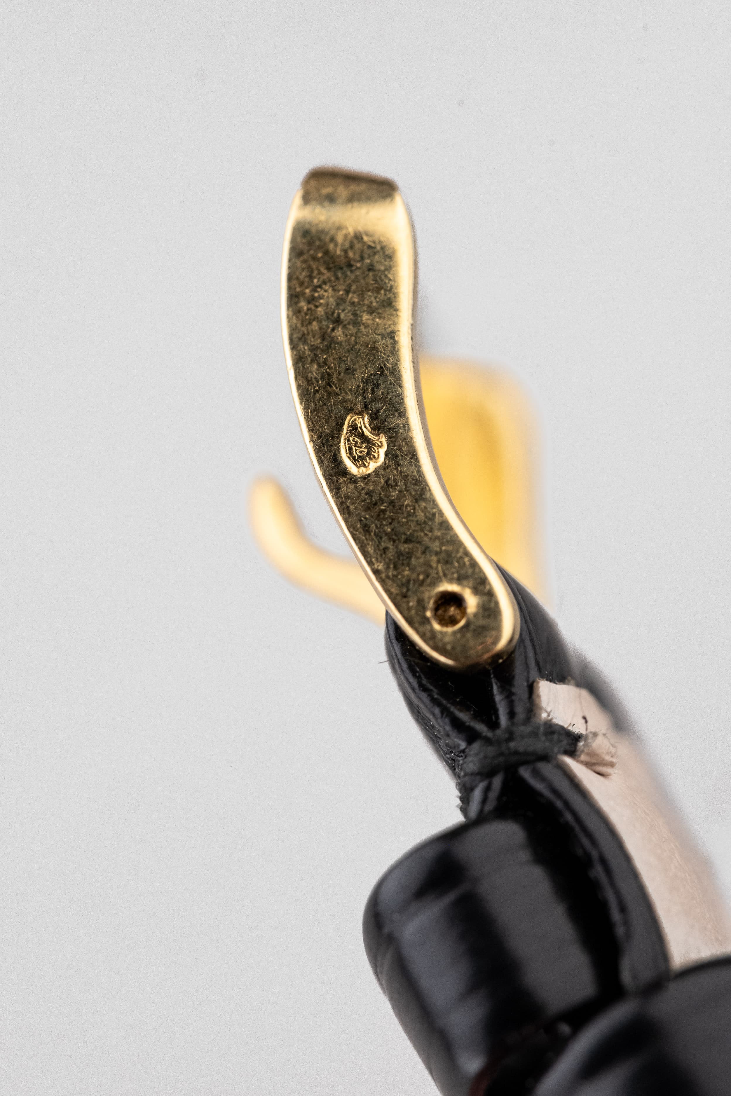 GLPG Rare et superbe Patek Philippe Calatrava réf. 2525-1 en or jaune, vendue par Guillermin à Paris – Remarquablement préservée - Buckle Outside