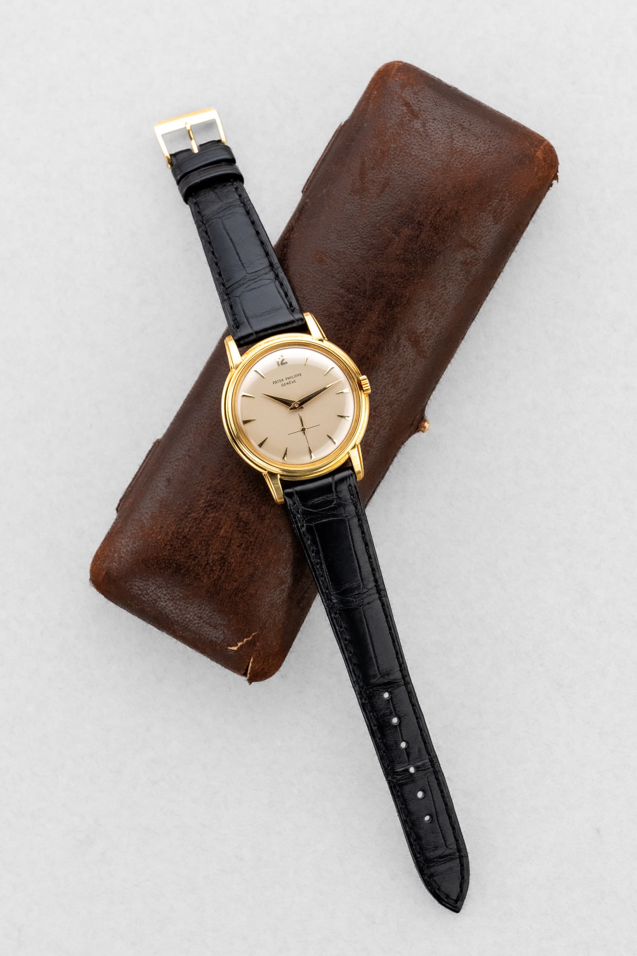 GLPG Rare et superbe Patek Philippe Calatrava réf. 2525-1 en or jaune, vendue par Guillermin à Paris – Remarquablement préservée - Set