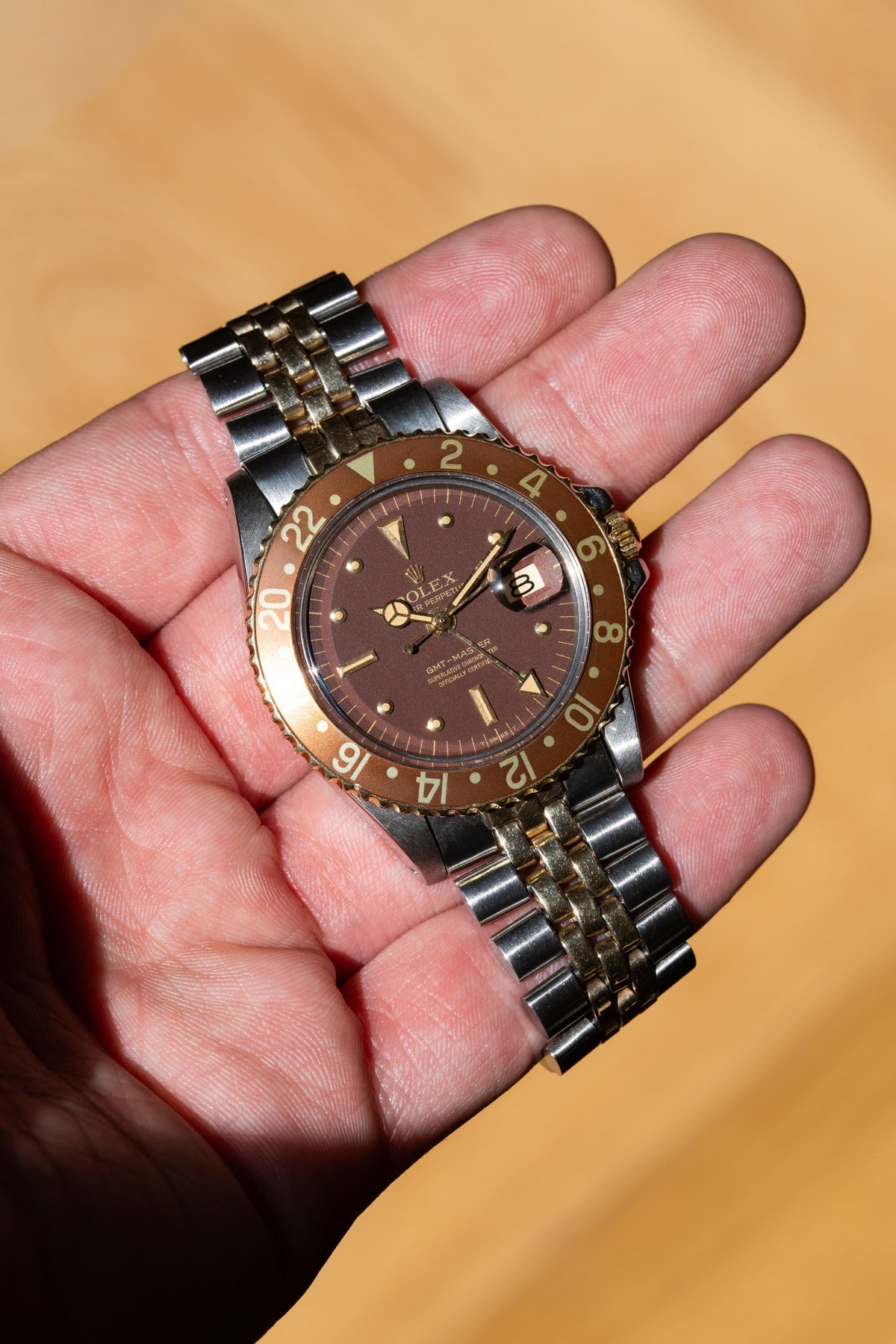 GRYW Rolex GMT-Master 1675/3 不鏽鋼與黃金腕錶，1972 年——Full Set & Hecho en México - 情境照